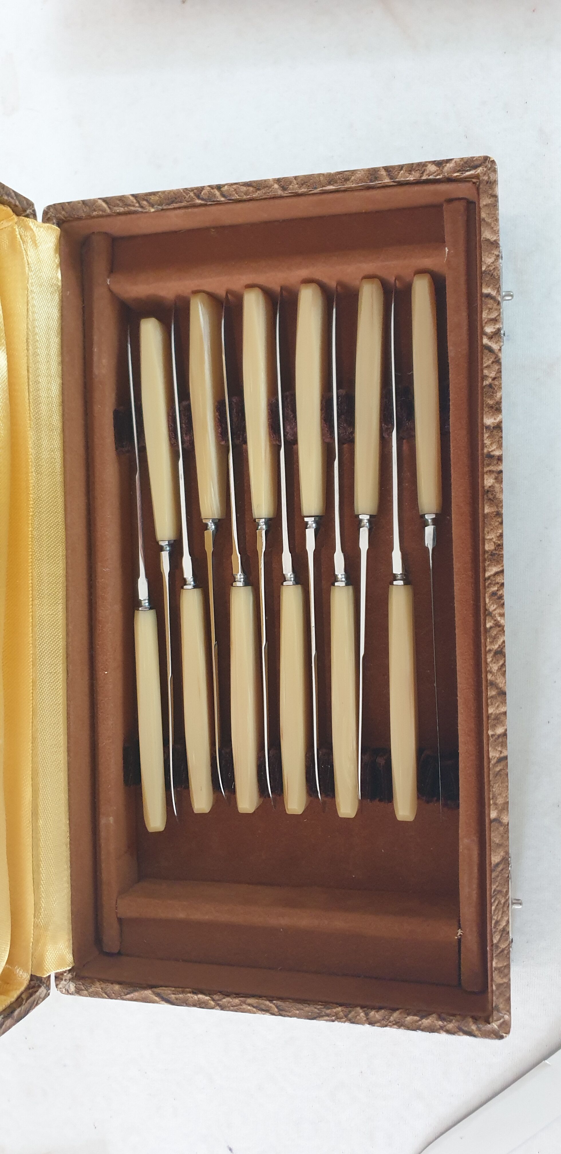 Couteaux de table et à fromage
