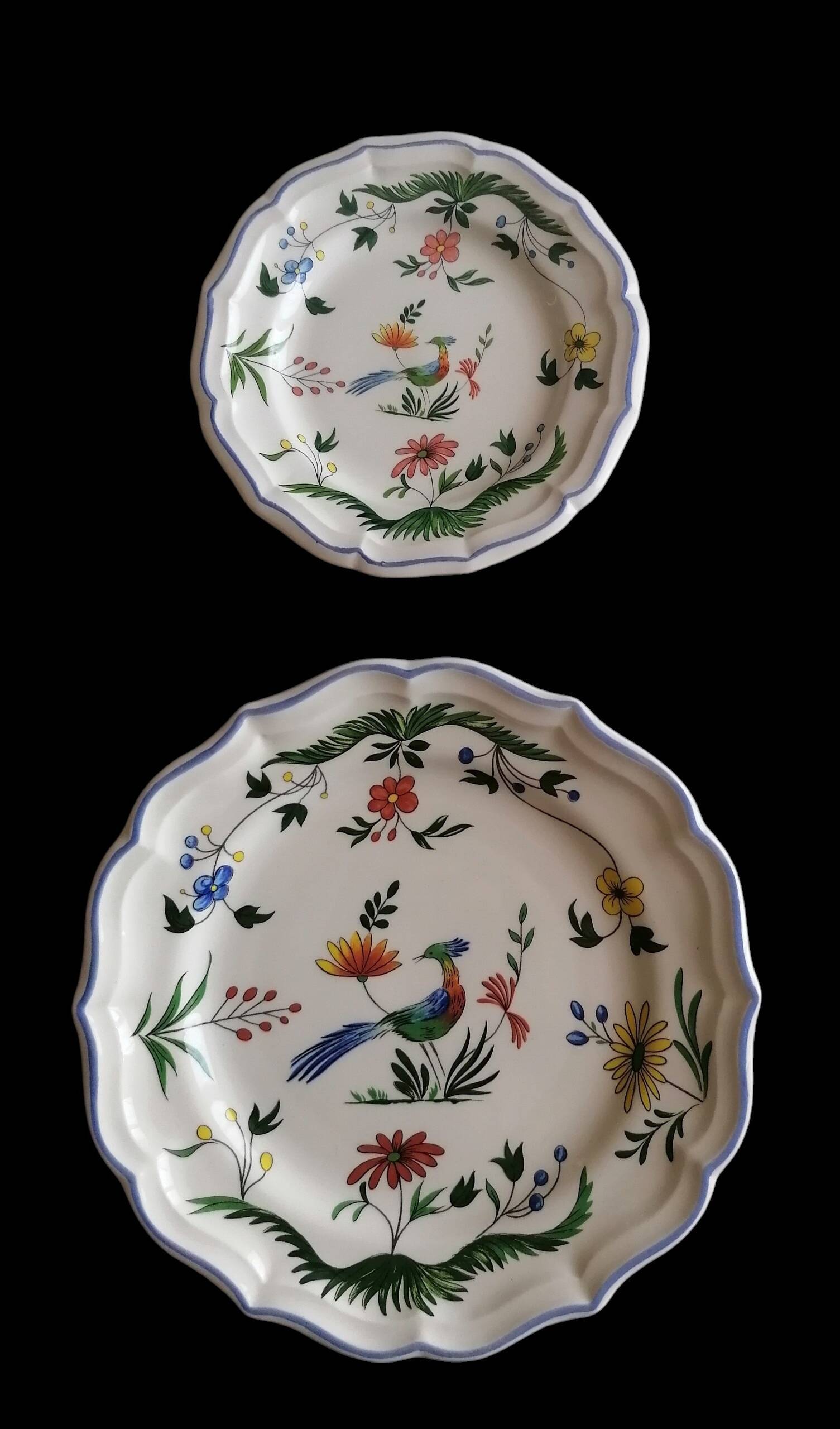 2 earthenware plates from Gien, paradise birds.