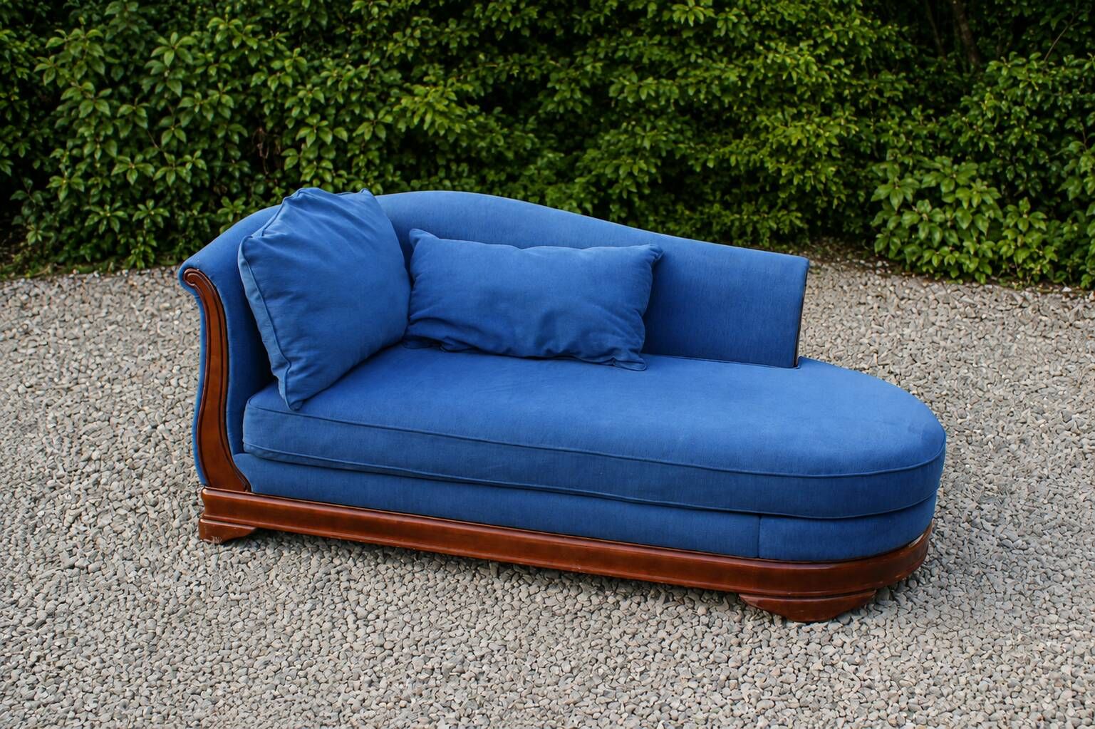Grande méridienne vintage bleu cobalt en tissu et bois – chaise longue 190