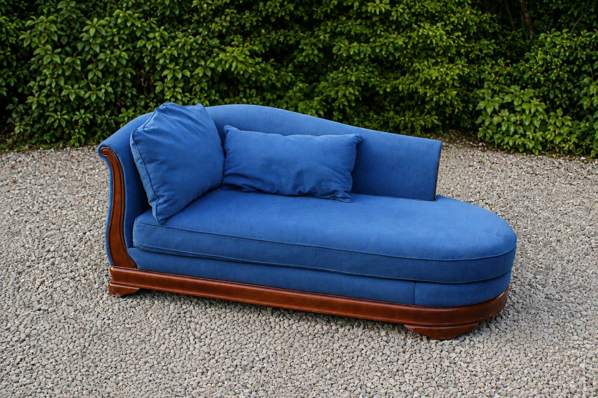 Large vintage cobalt blue chaise longue in fabric and wood – long chair 190