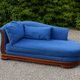 Grande méridienne vintage bleu cobalt en tissu et bois – chaise longue 190