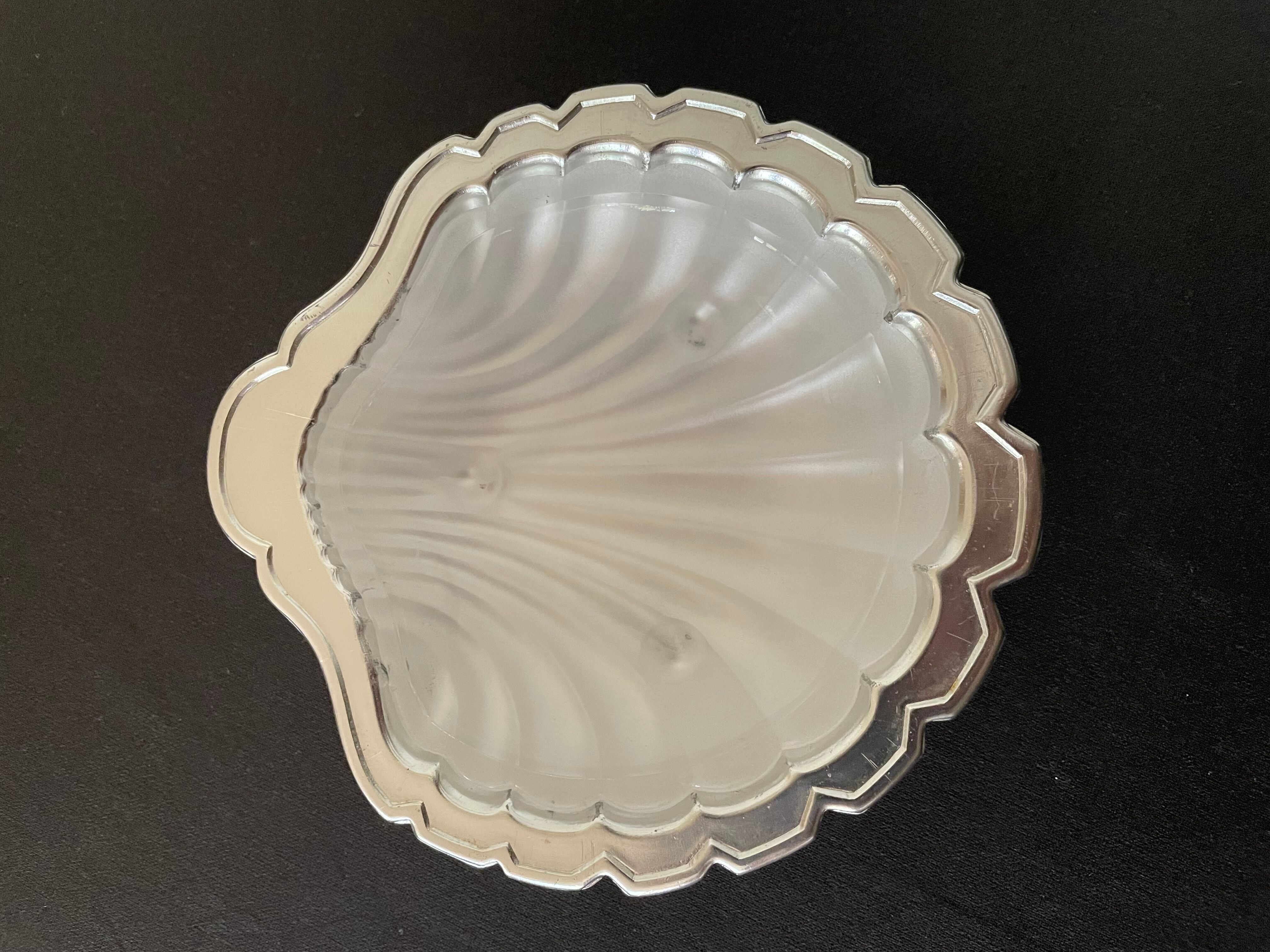Aluminum scallop butter dishes