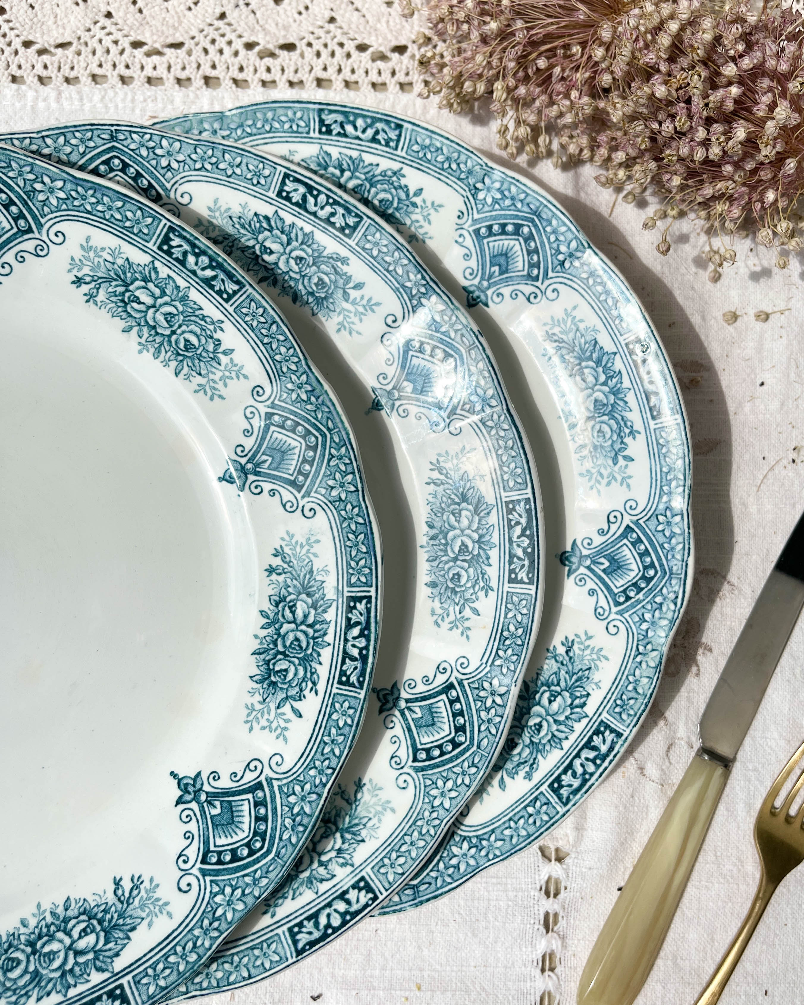 6 vintage flat plates iron earth onnaing model "spring"