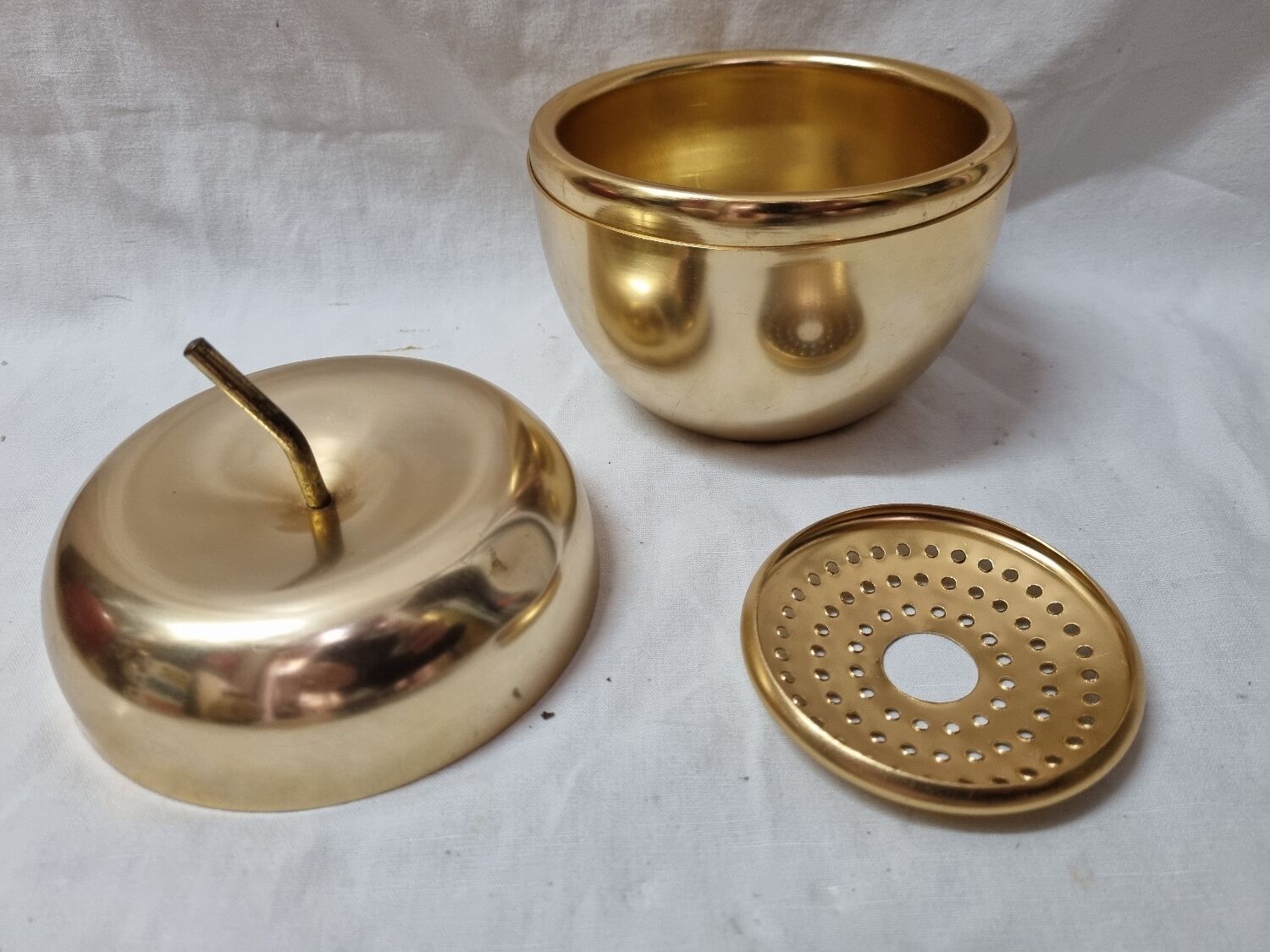 Golden apple, ice bucket