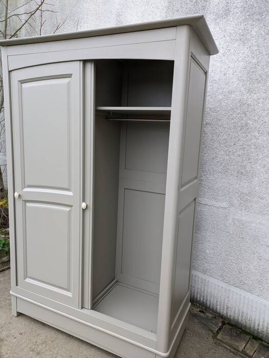 wardrobe, removable shelves