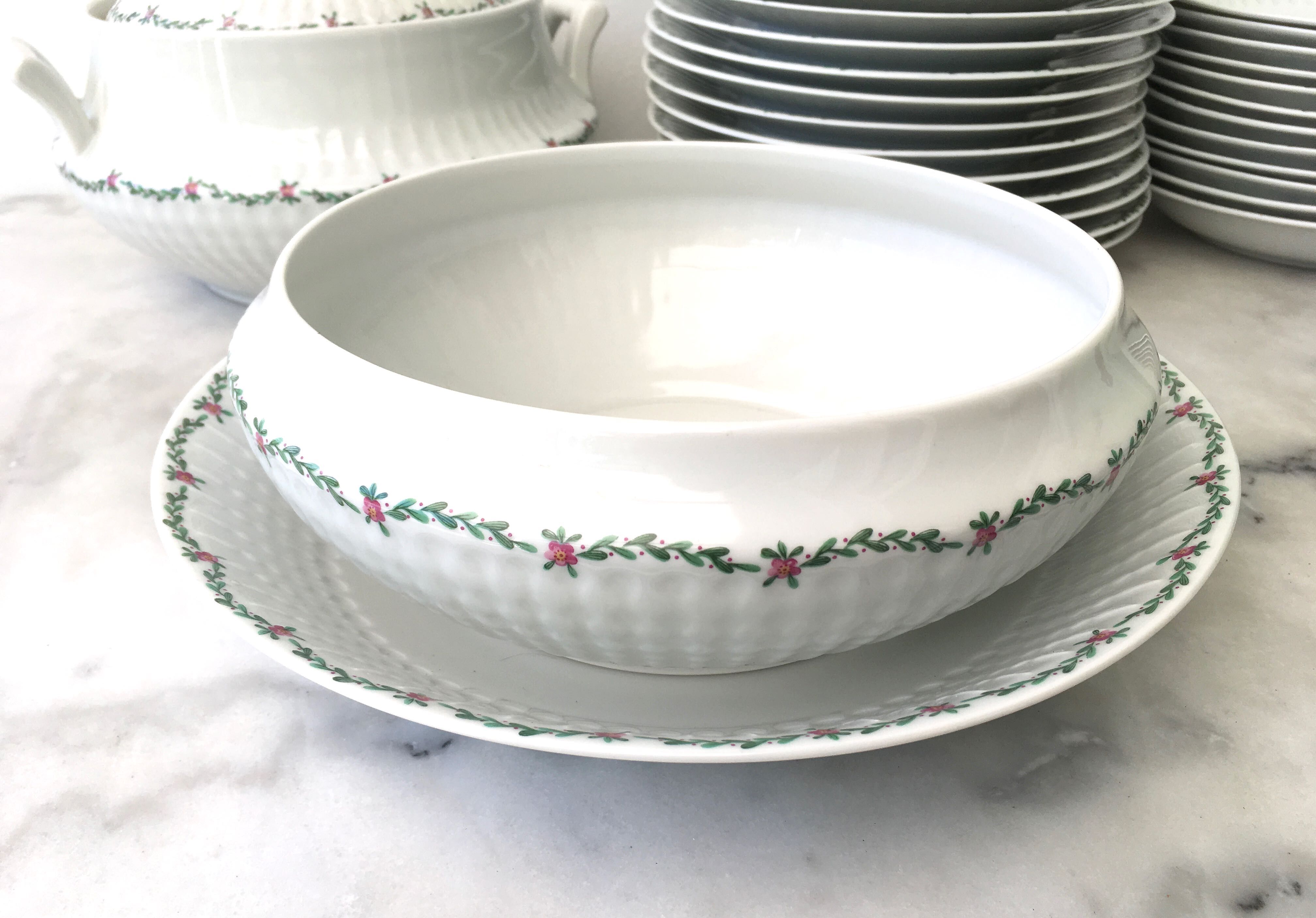 Plate service for 12 people 1970