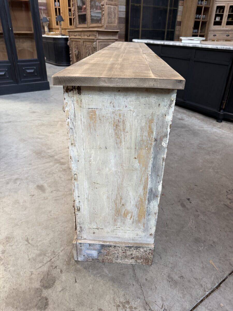 Antique barber's furniture from the early 20th century.