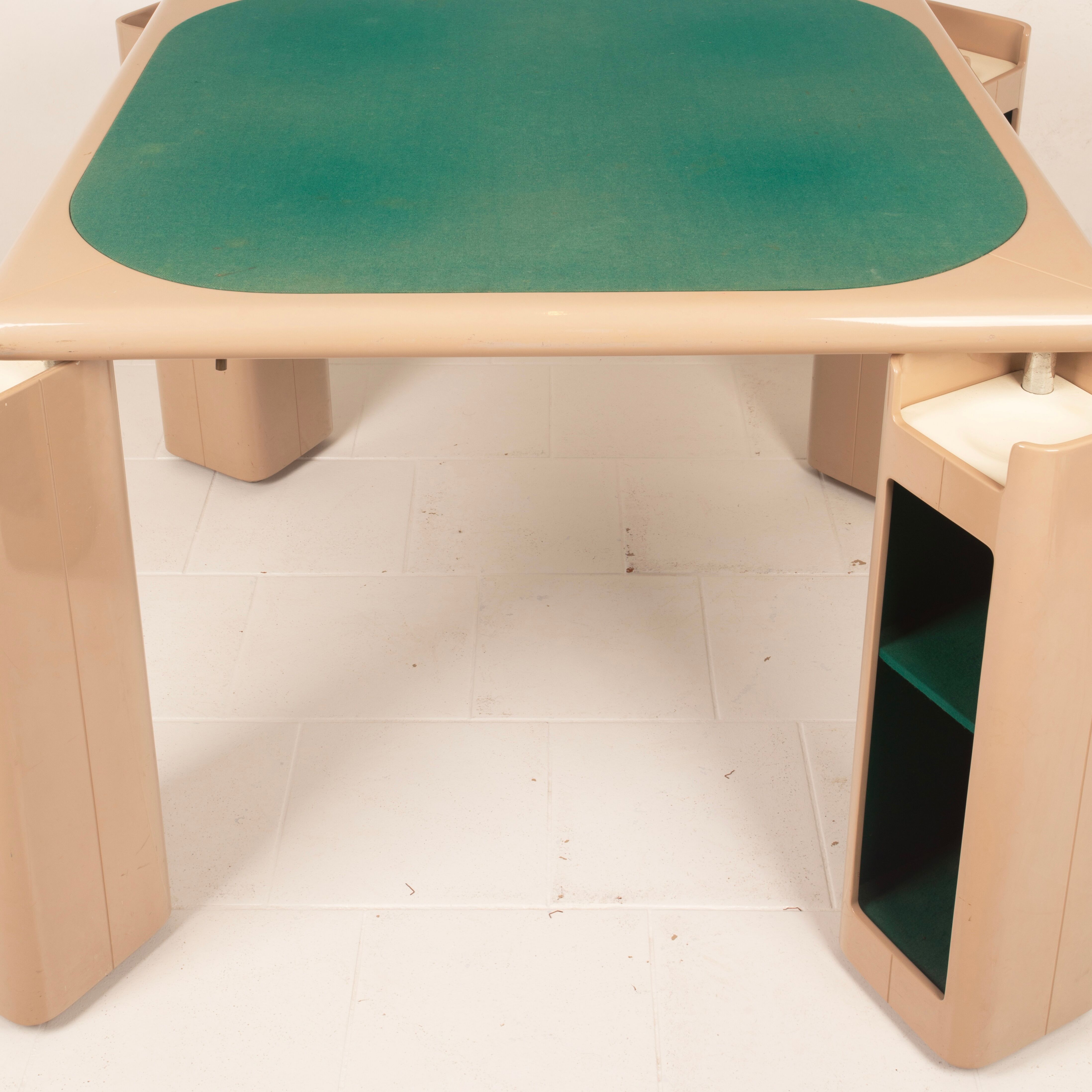 Pierluigi Molinari Lacquered Wood and Green Felt Game Table for Pozzi 1970