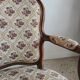 Fauteuil cabriolet de style Louis XVI garniture tapisserie fleurie