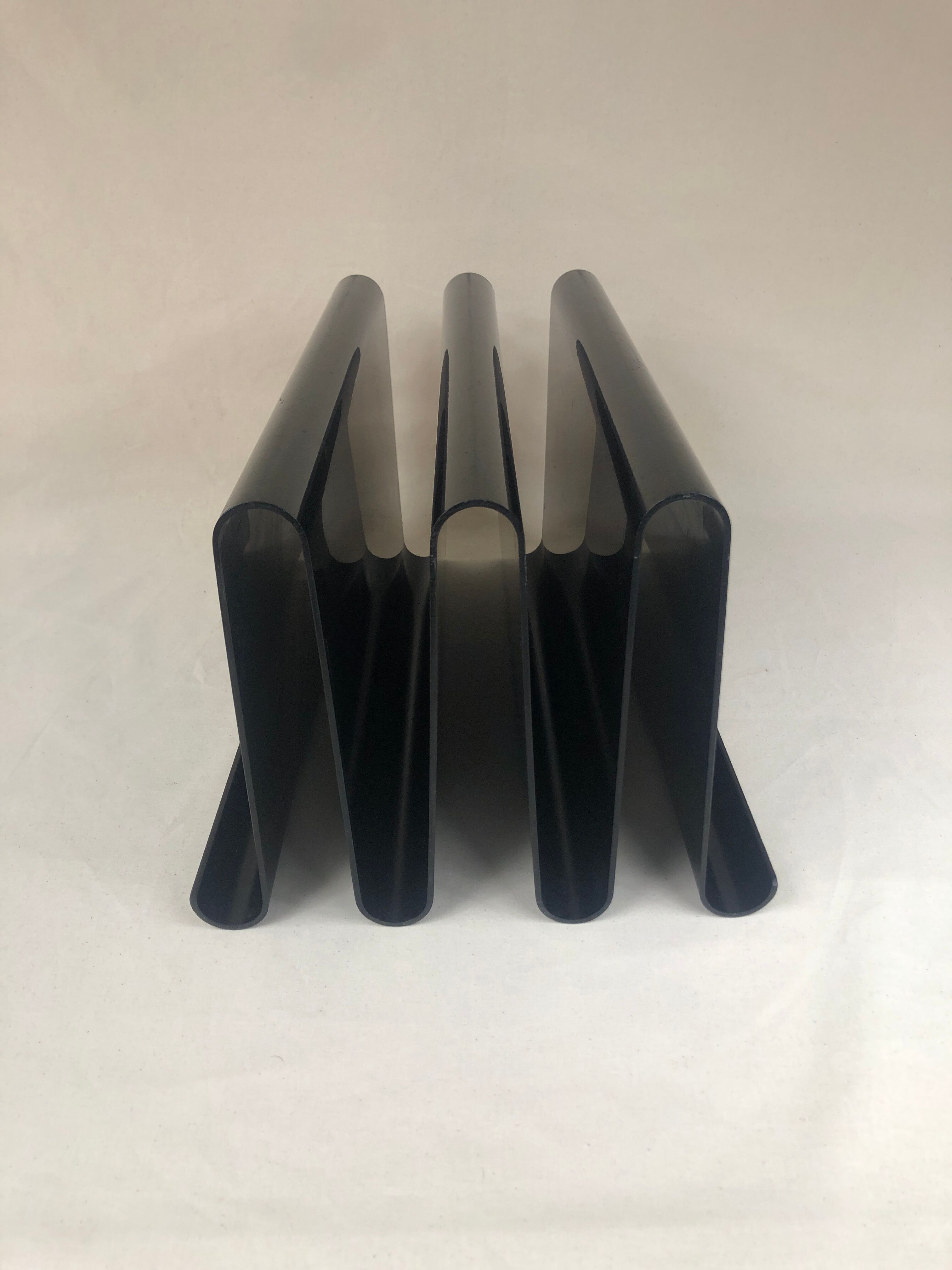 Vinyl door / black plexiglass magazine holder