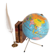 Globe terrestre en métal , Taride ,  tripode, années 60