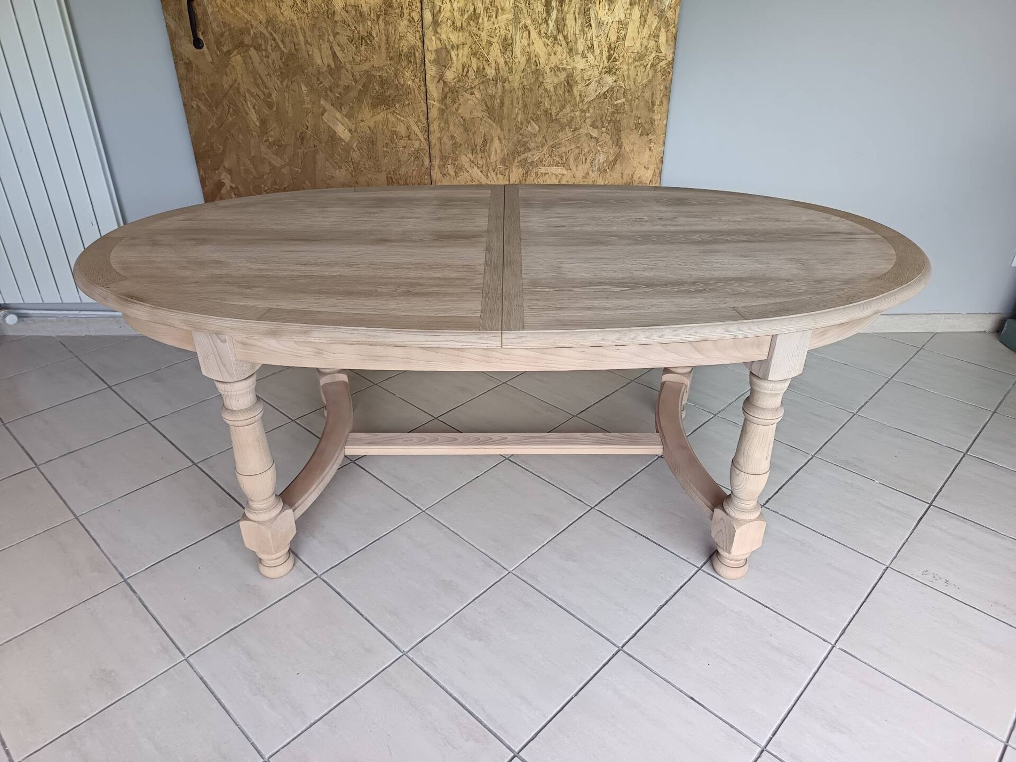 Table ovale extensible en chêne massif rénové