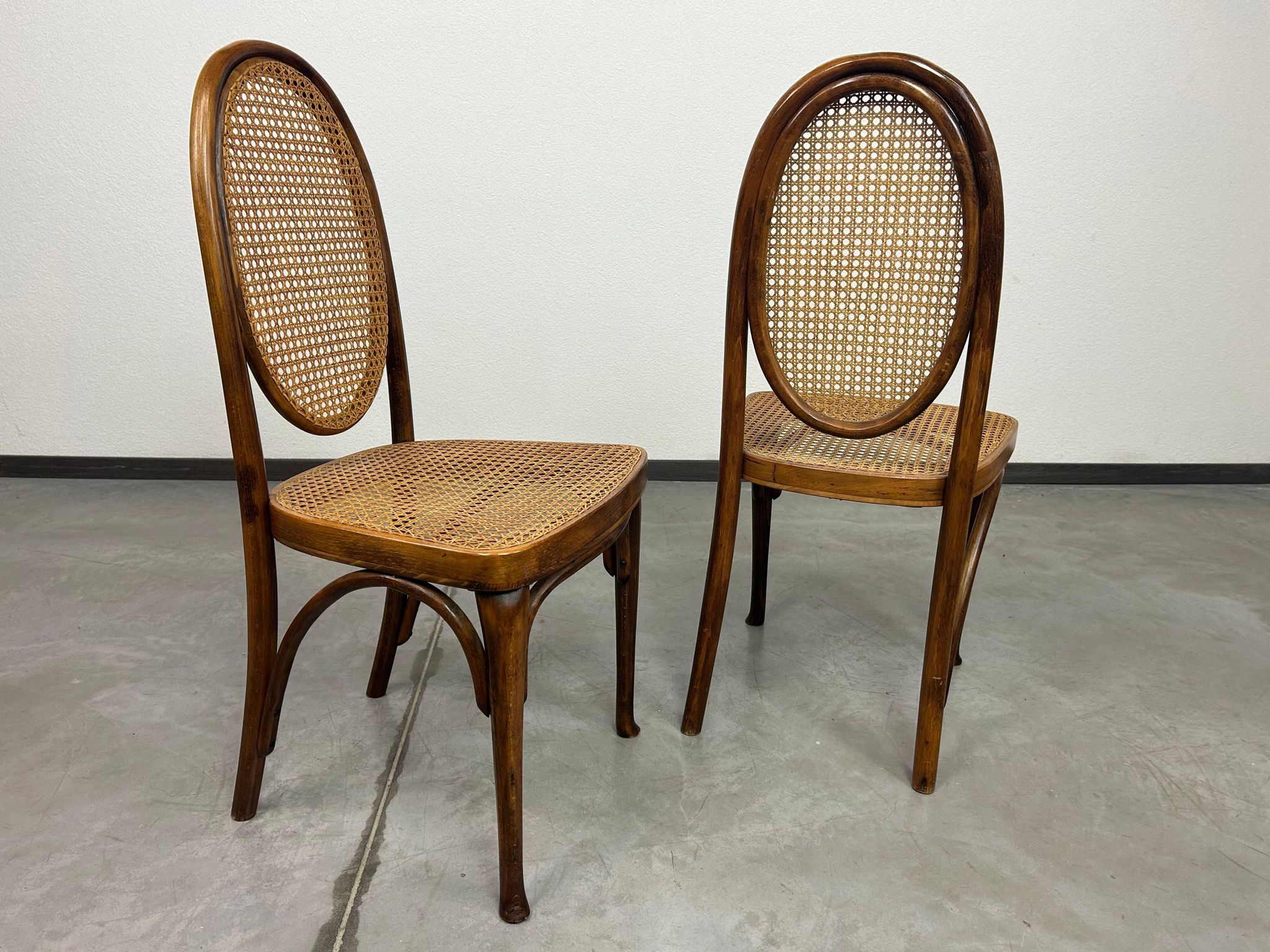 Thonet chairs no. 567 by Otto Prutscher for Café Heinrichshof