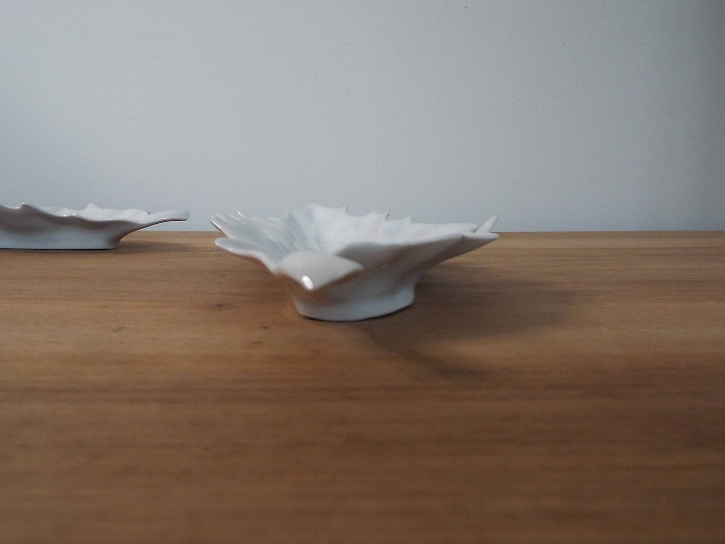 2 porcelain bowls