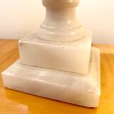 Pied de lampe en albâtre blanc de style classique