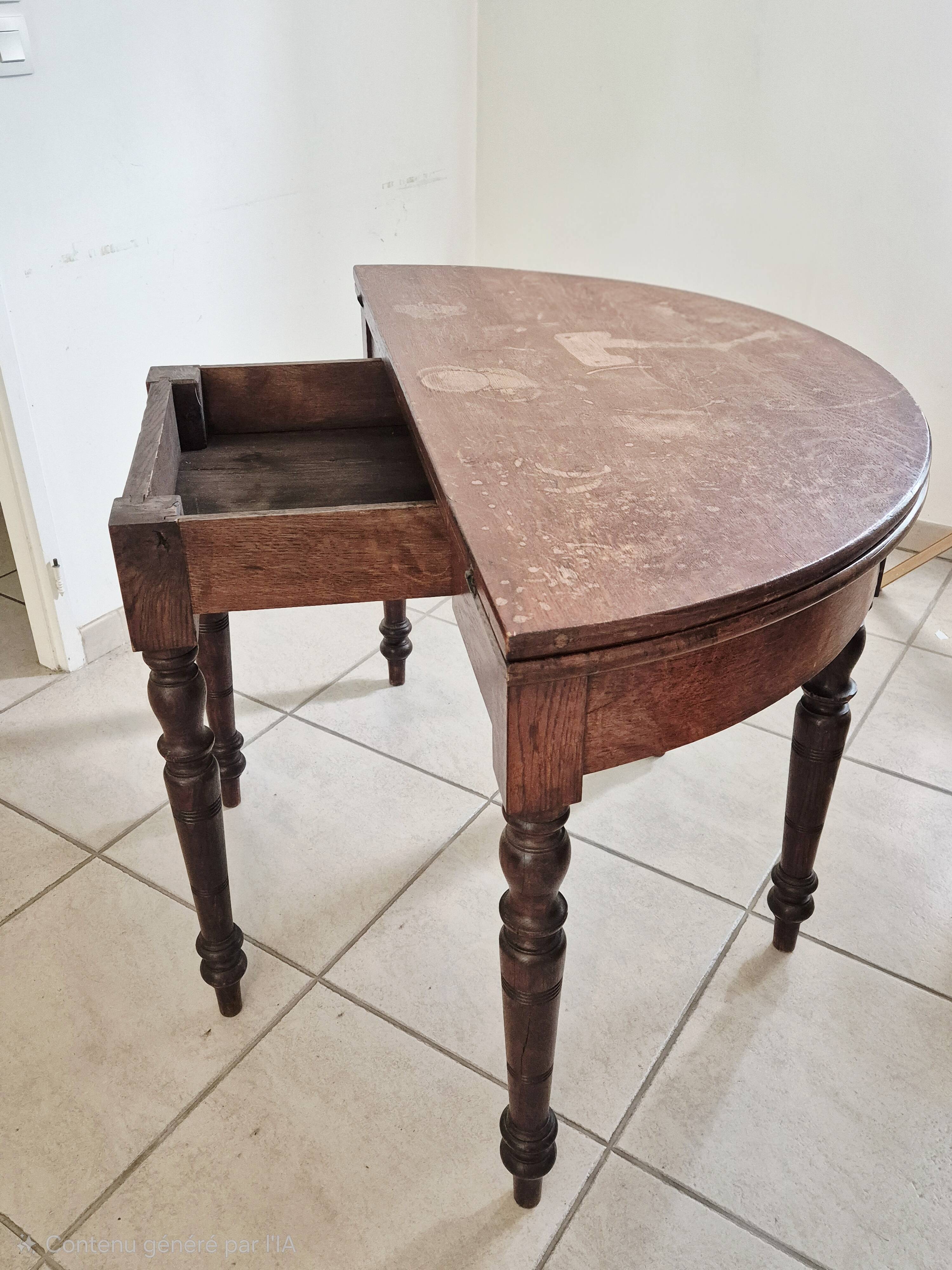 Half-moon table made of solid wood.