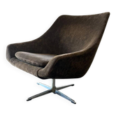Brown vintage armchair/chair on a star base.