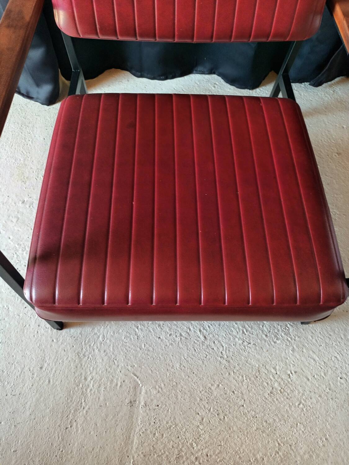 Vintage armchair in burgundy leatherette, wood and black metal