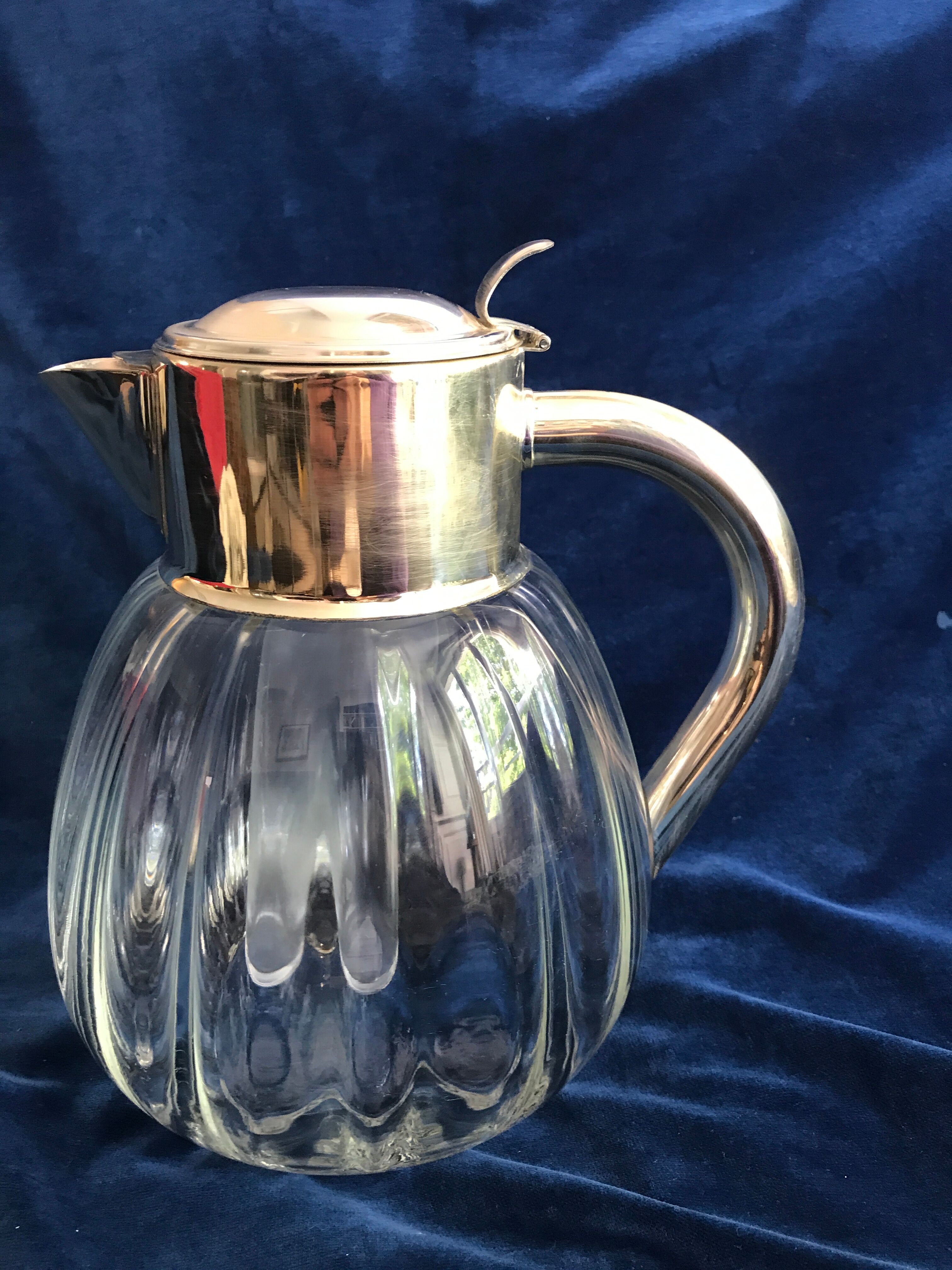 Large pitcher decanter with an ice cooler tube