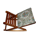 Rests wooden feet and folding tapestry