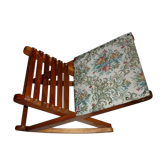 Rests wooden feet and folding tapestry