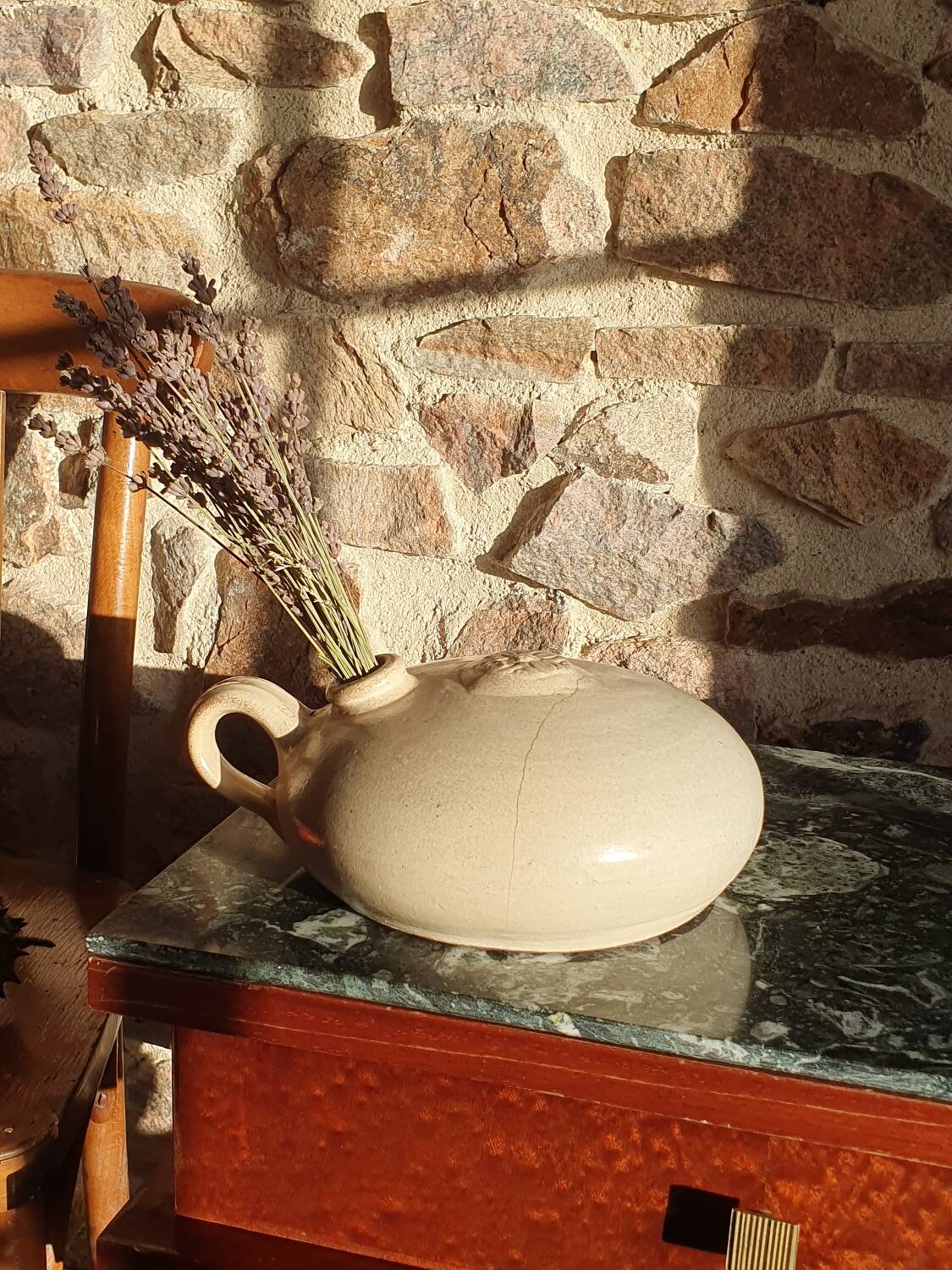 Vase français en terre cuite claire