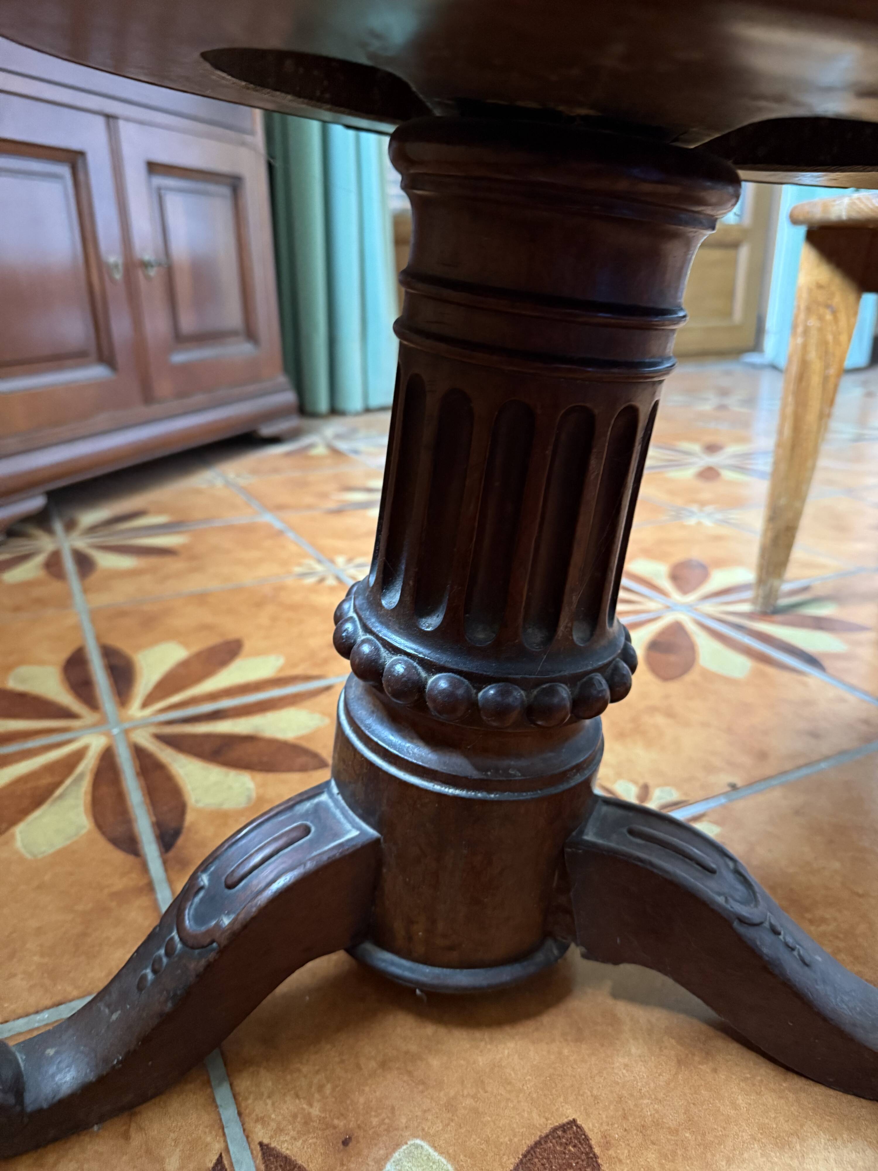Piano stool / swivel stool in solid wood