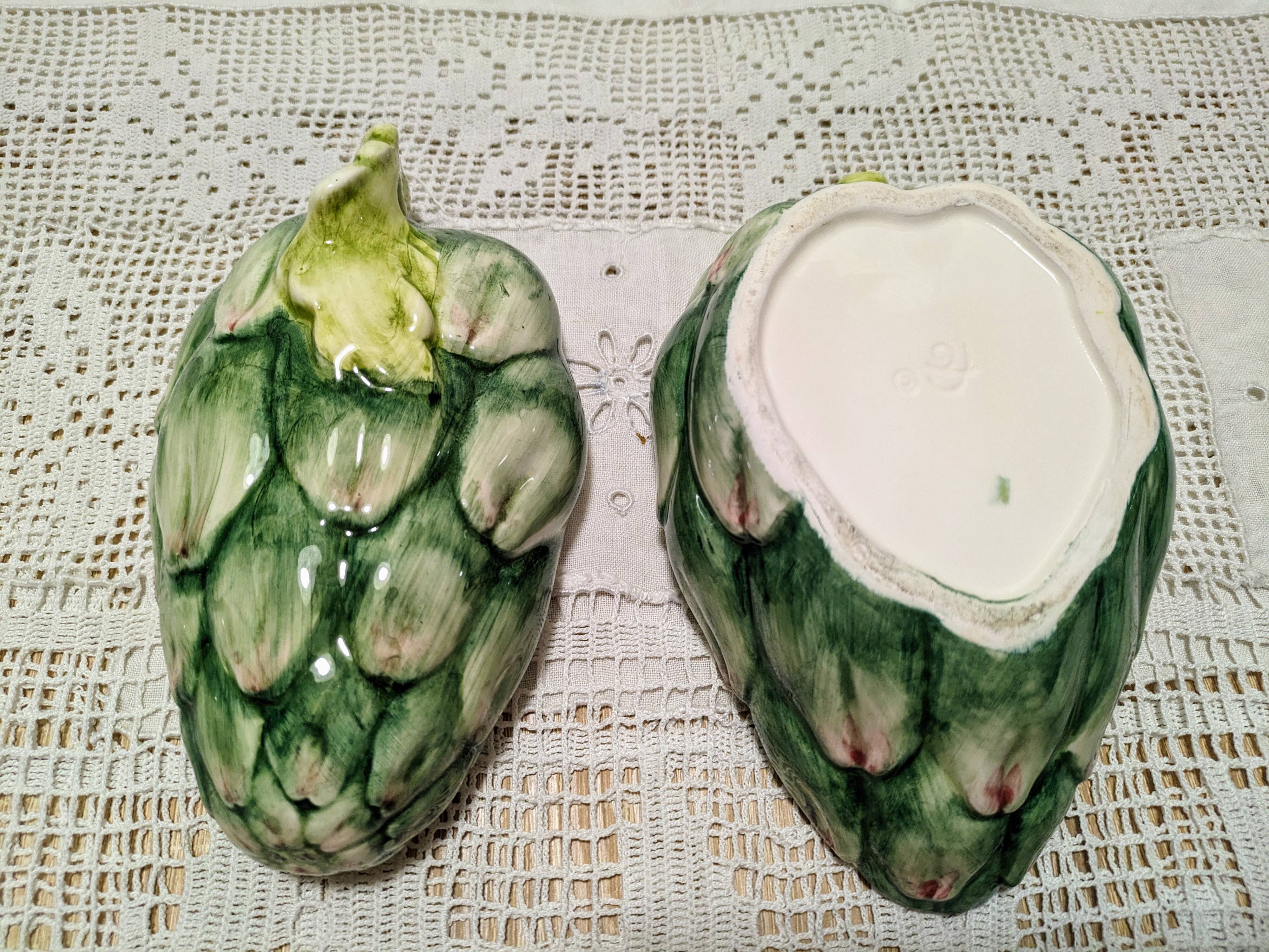 Small two-part dish, "asparagus" pattern, in slipware