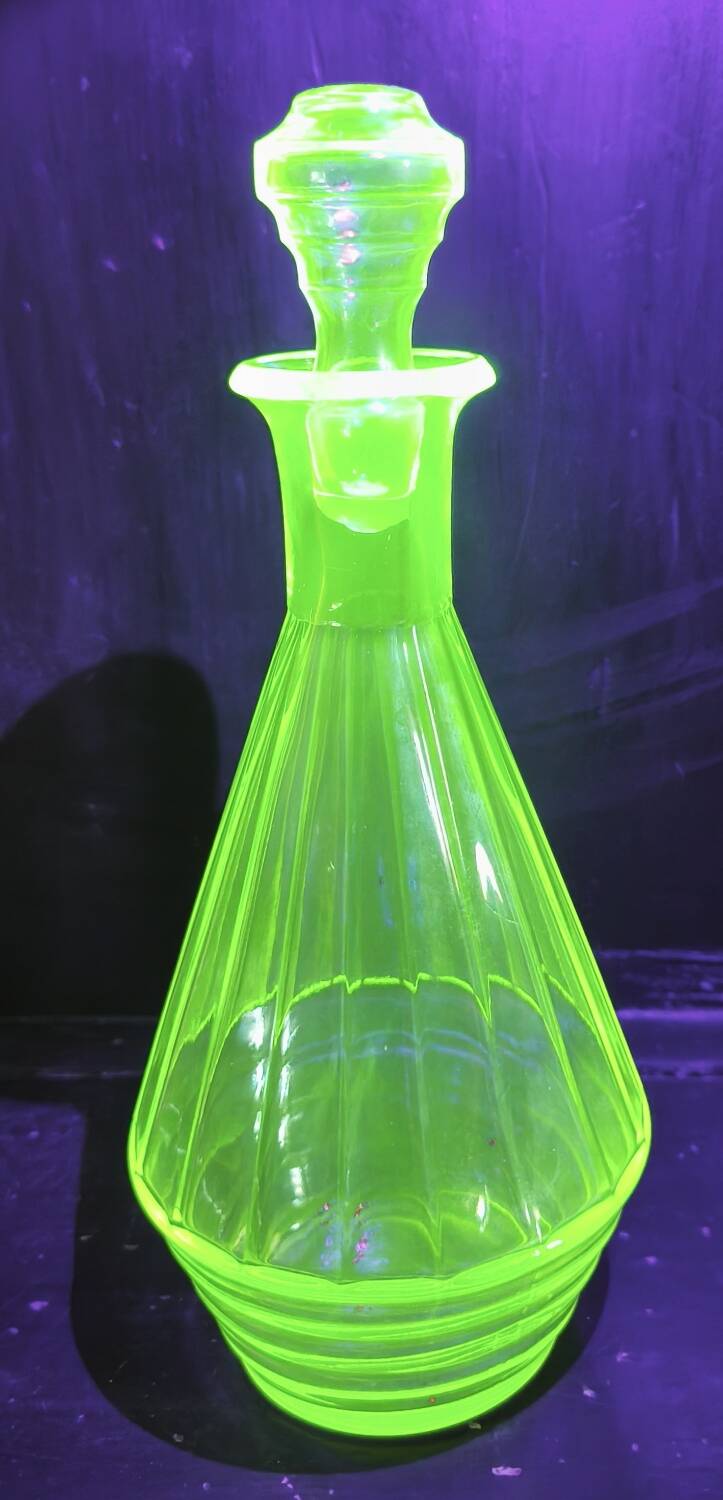 Art Deco liqueur service in opaline