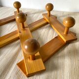 Extendable coat rack with 7 hooks