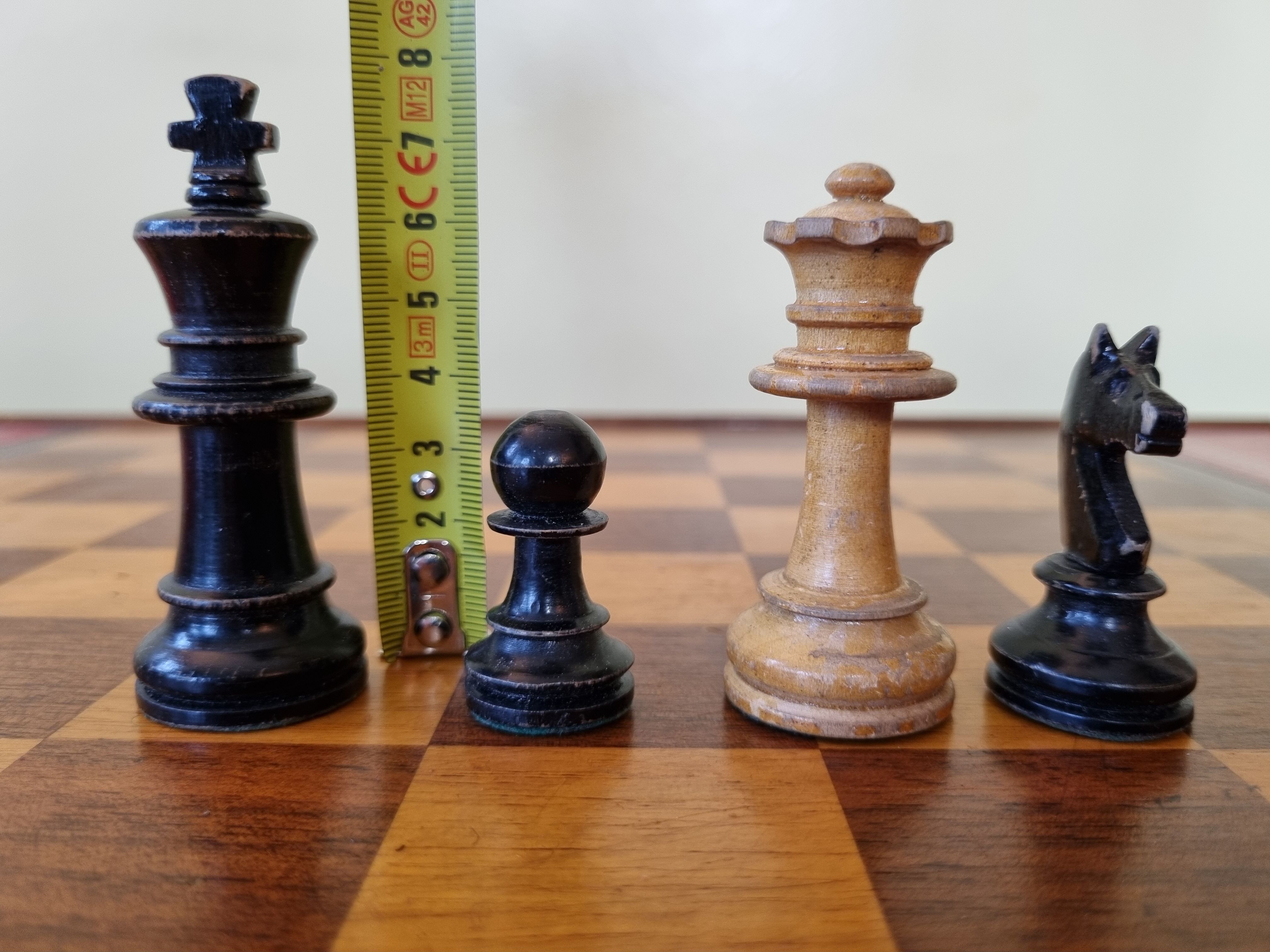 Louis Philippe style chess table and chess game with leather and wood tablets