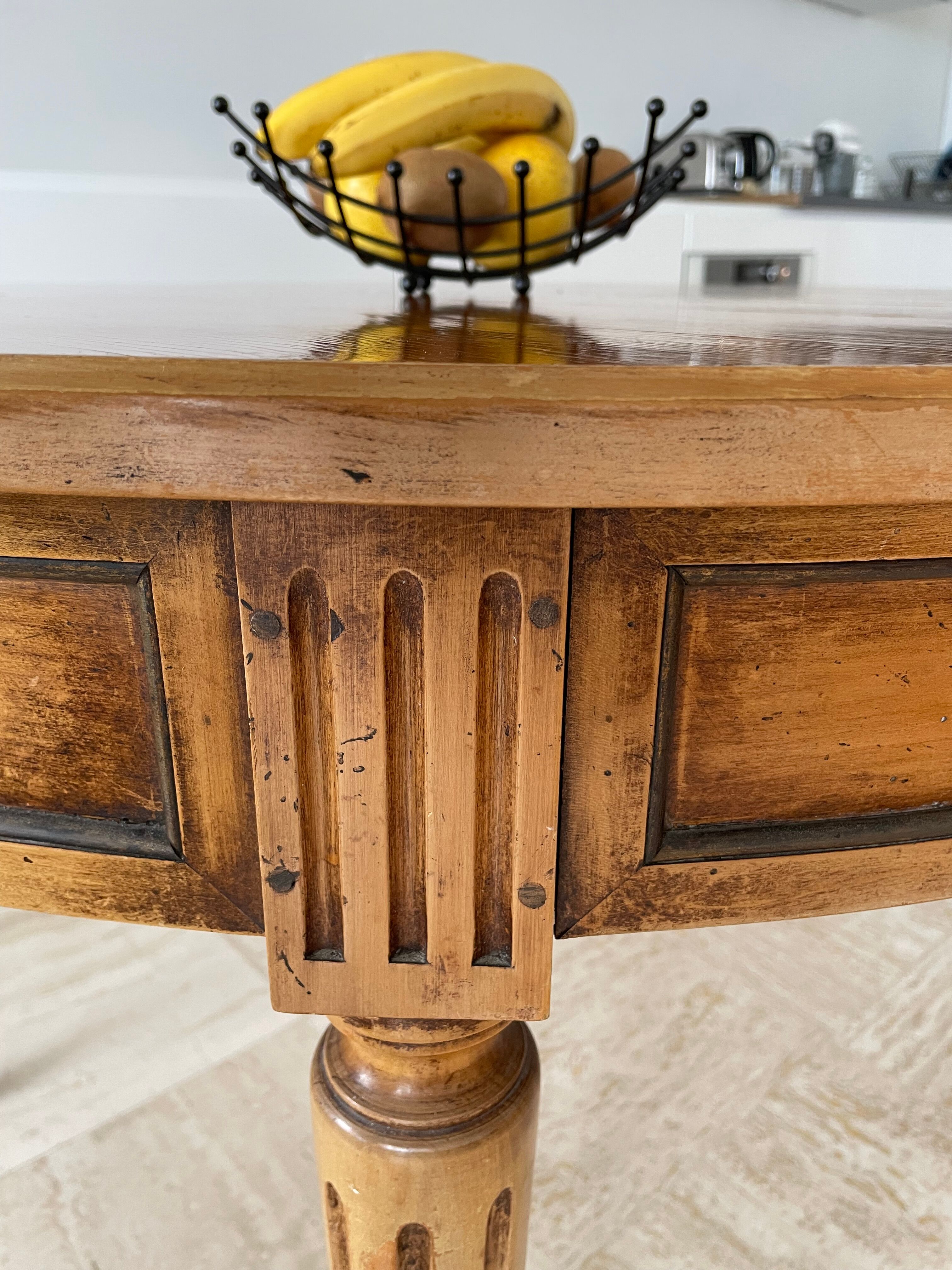 Round table in solid cherry wood Louis XV style and 2 extensions