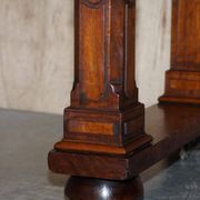 Table d'écriture Renaissance en noyer flamé style Pugin, vers 1850