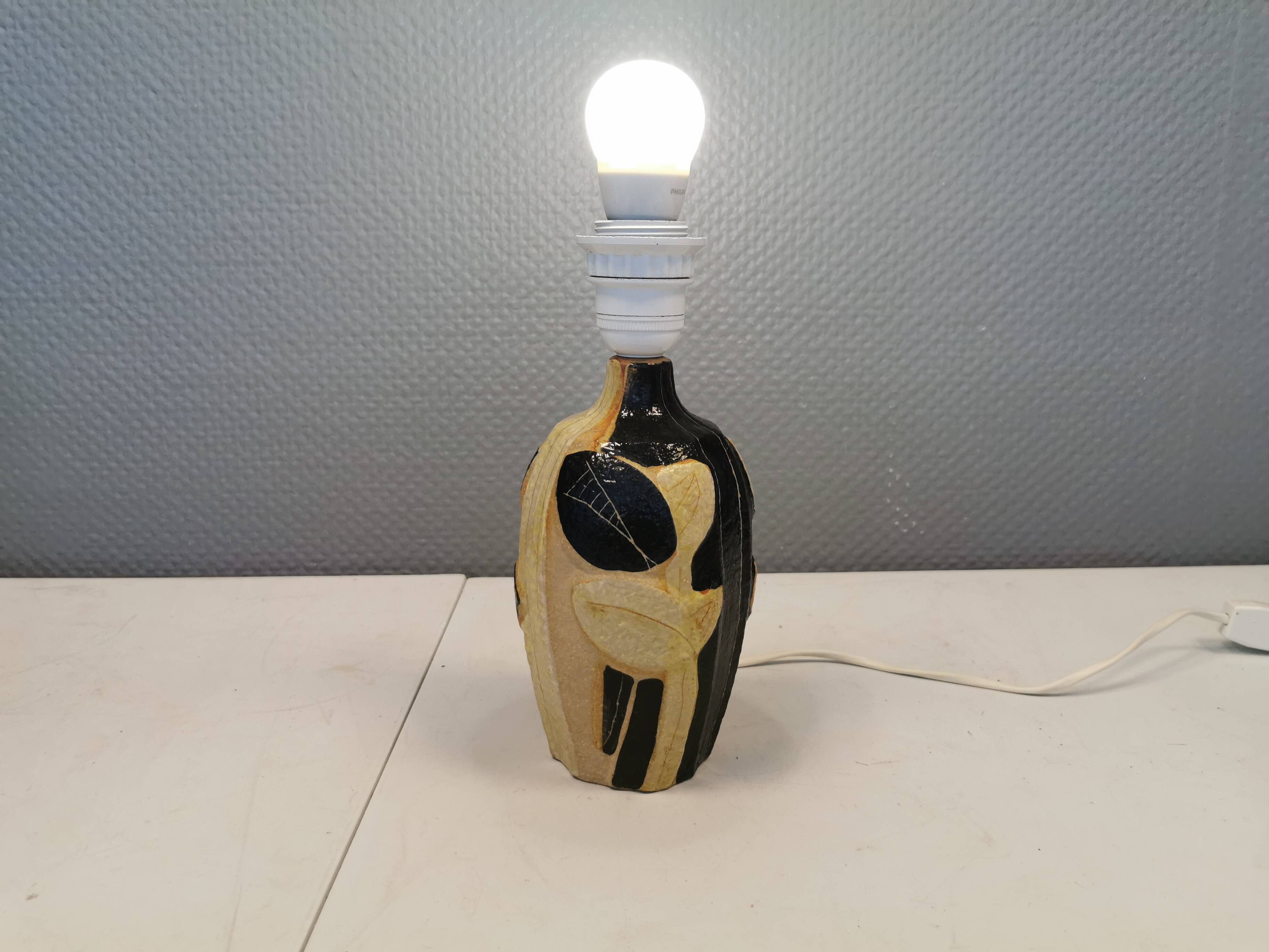 Rare tulip Søholm table lamp in ceramic by Noomi Backhausen 1970s.
