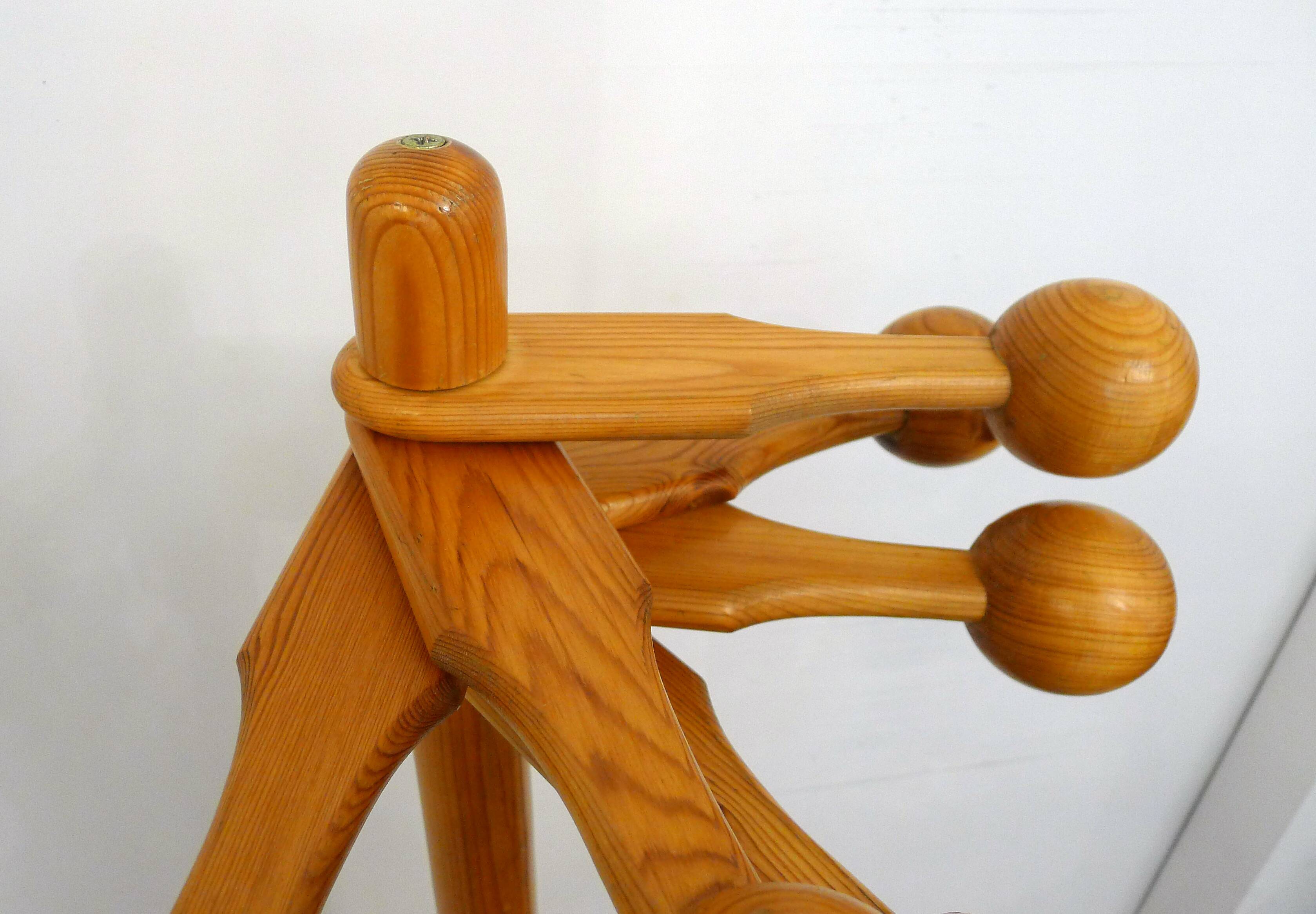 Satellite coat rack, 6 ball hooks on pivot, made of wood (pine)