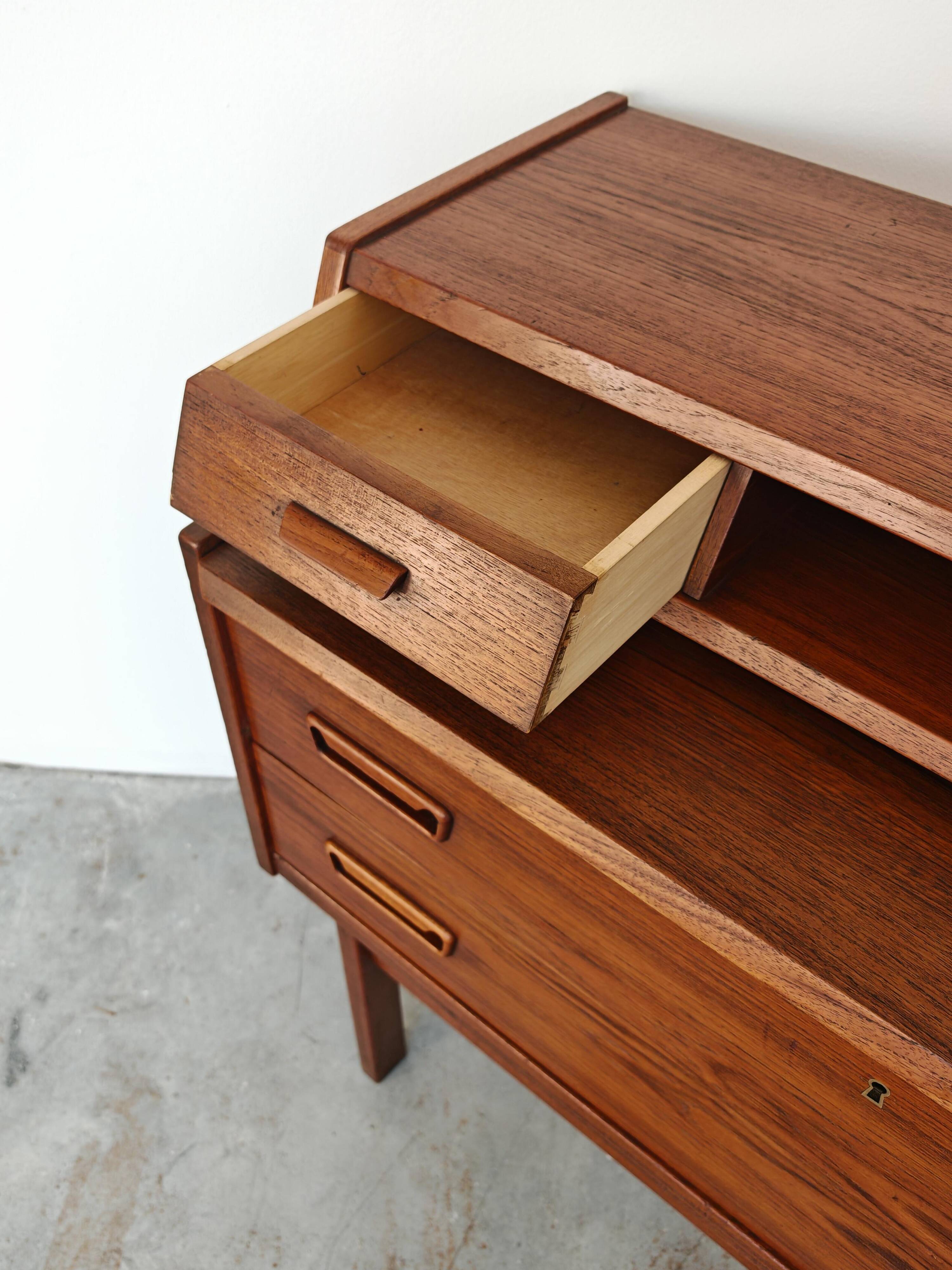 Bureau et commode Mid Century Modern par Arne Wahl Iversen 1960s