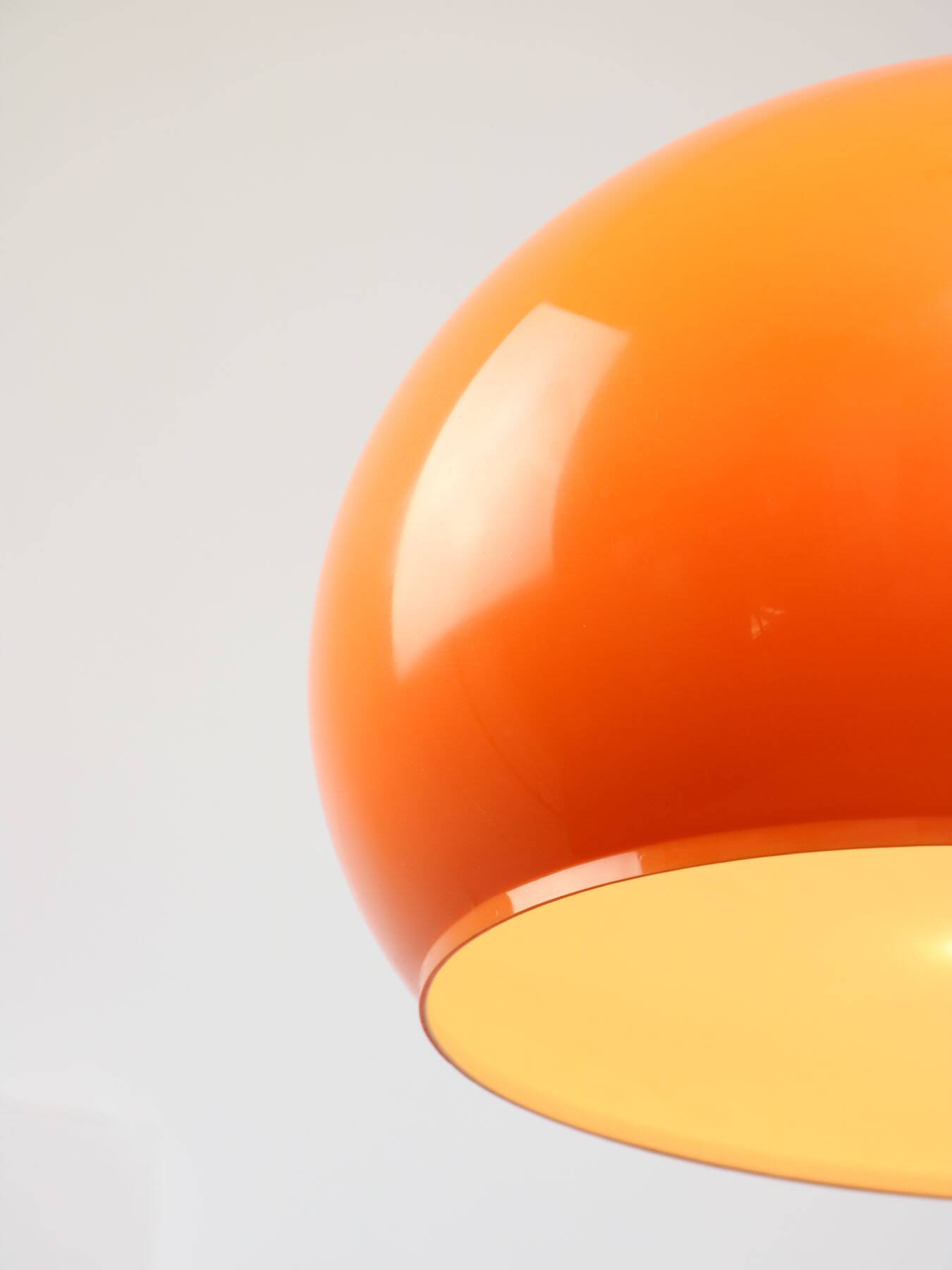 Suspension géante orange Space Age de Guzzini, années 70