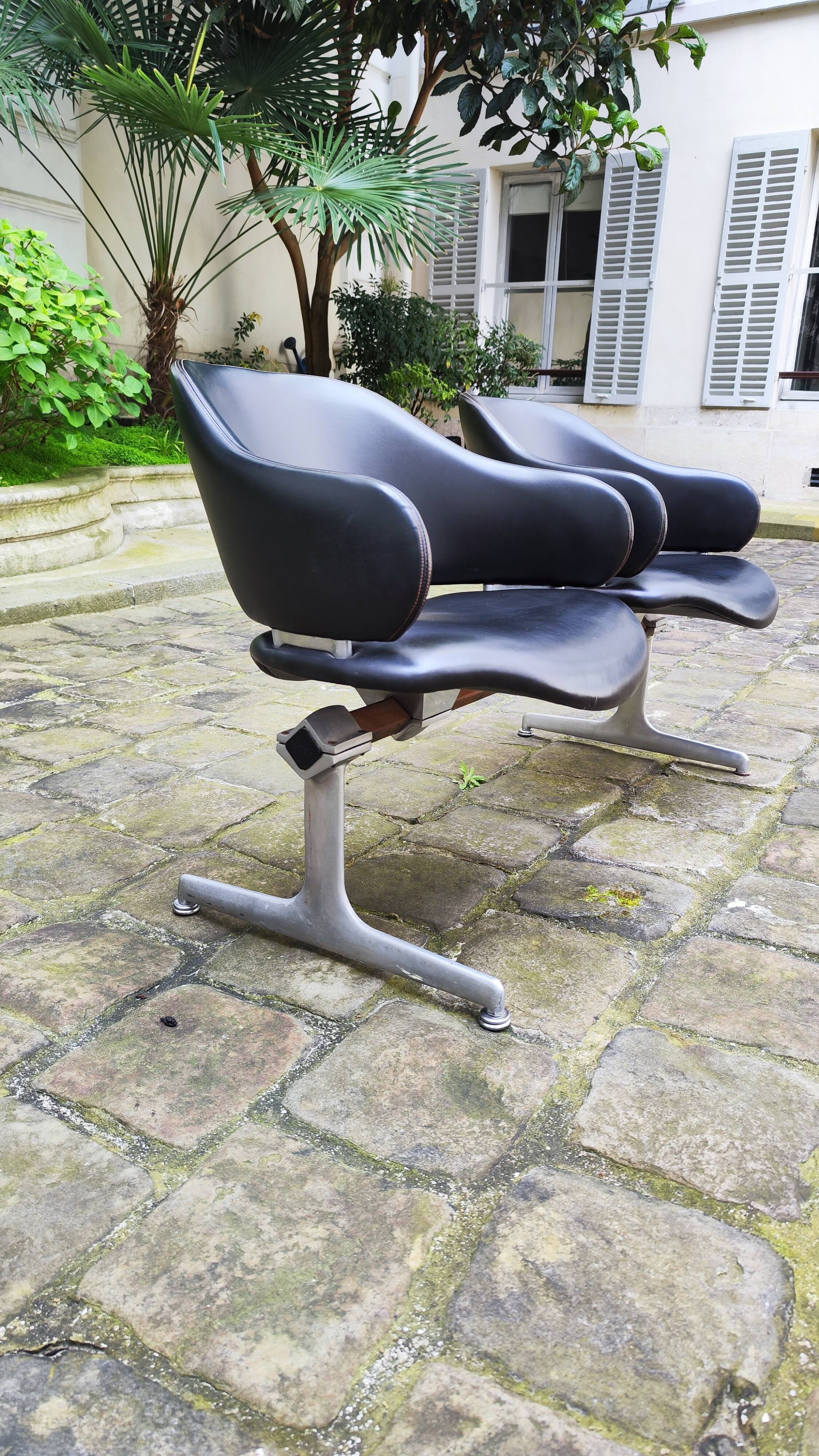 Two Double chairs armchairs leather benches Geoffrey Harcourt Artifort 60s