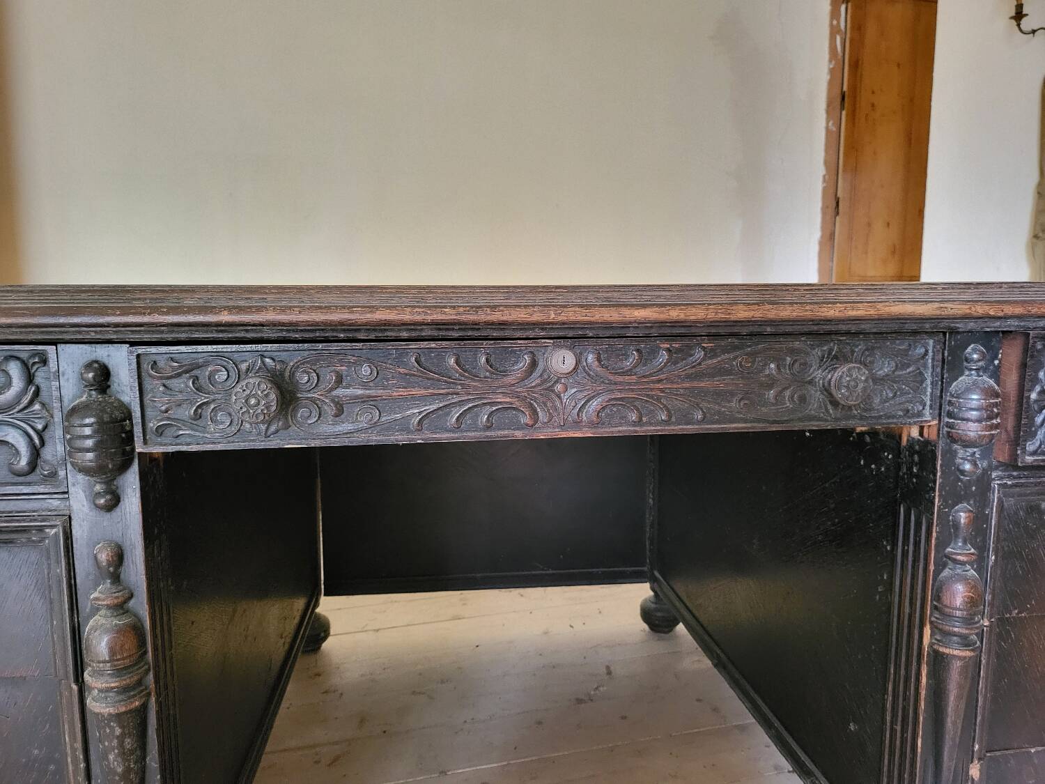 Important antique American desk in carved wood – circa 1900 –