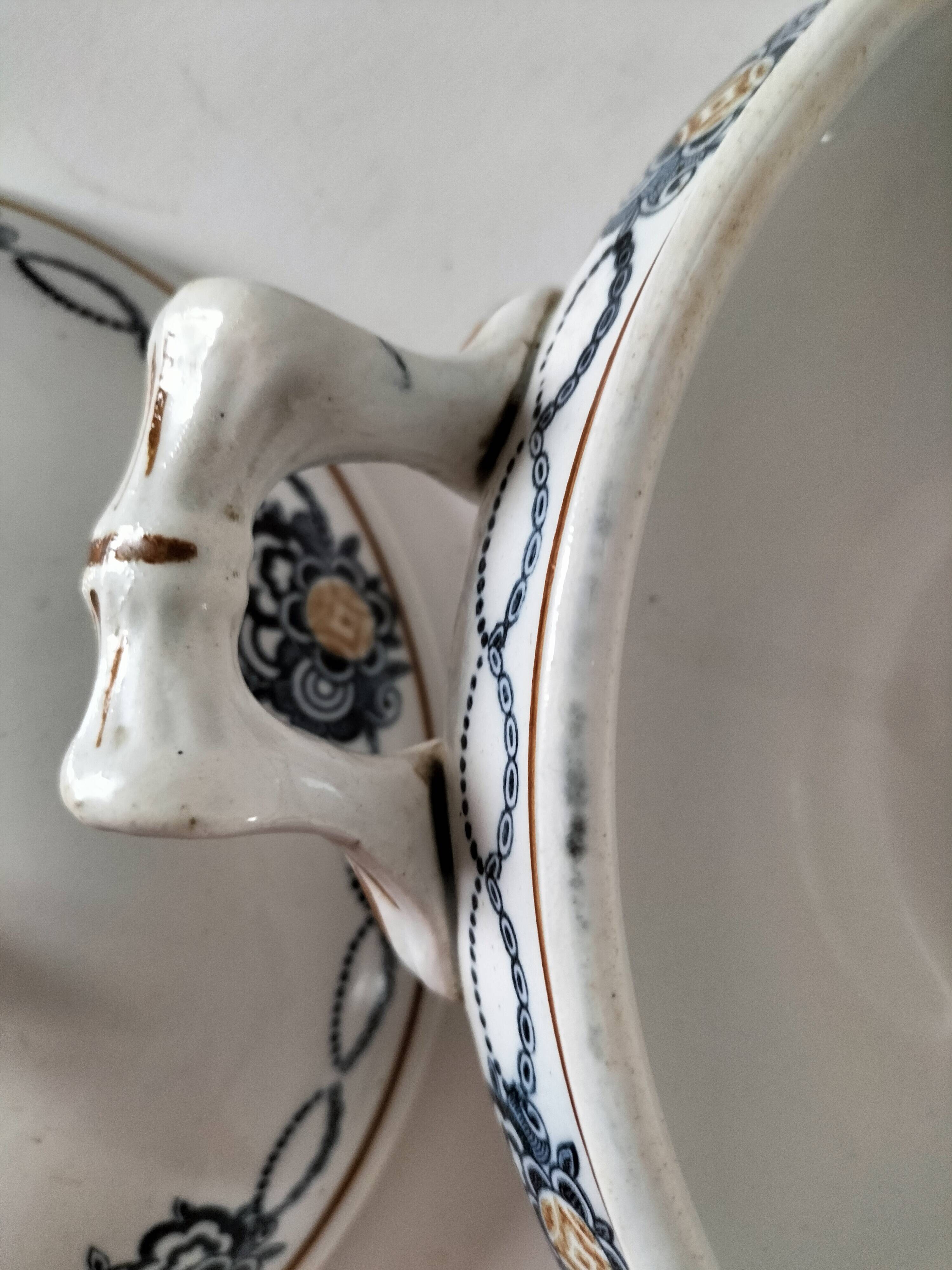 Antique Saint-Amandinoise tureen, blue and ochre decoration 6523, 1900-1920