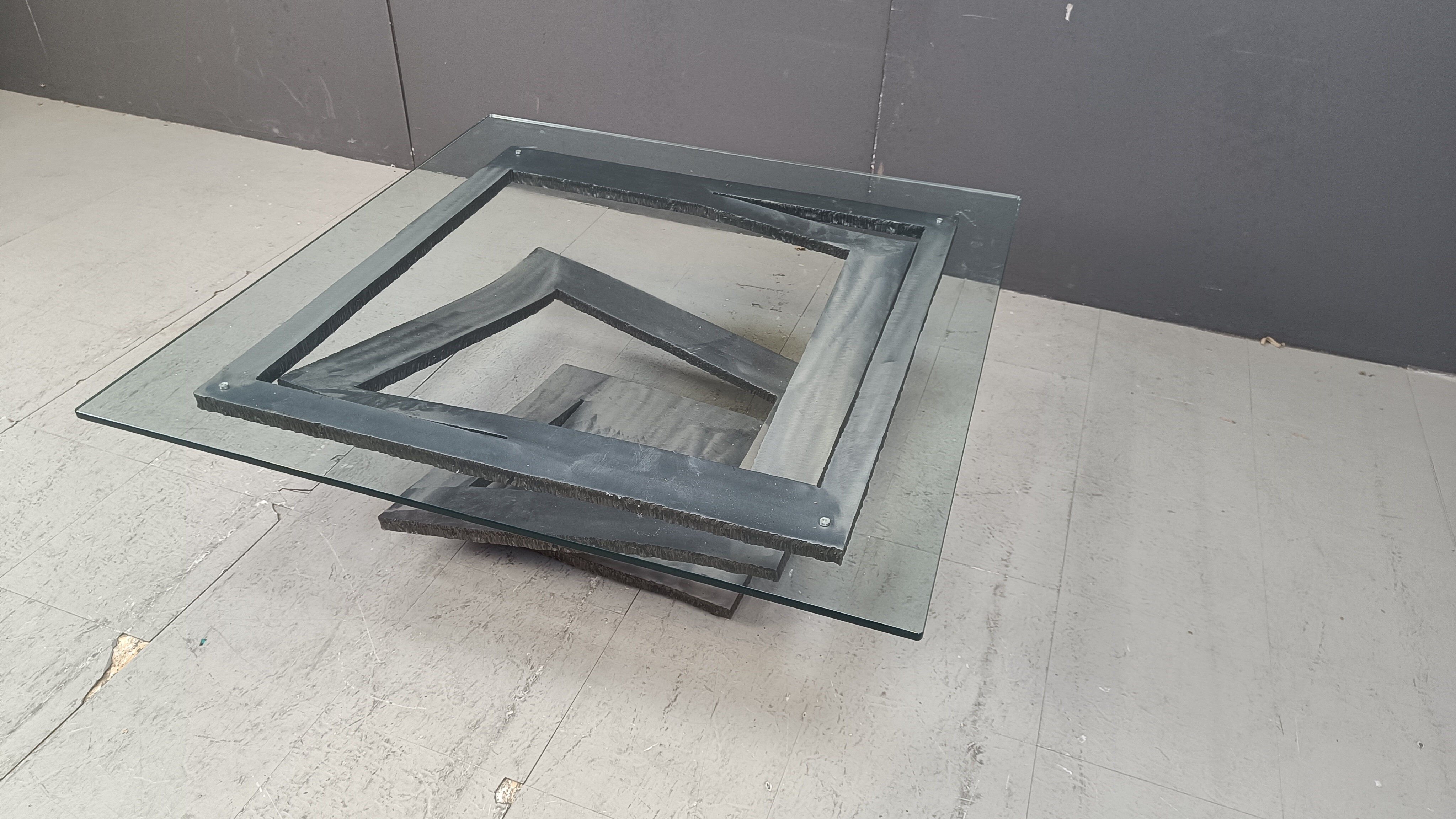 Table basse Fleur de Fer par Maurice Barilone, années 1980.