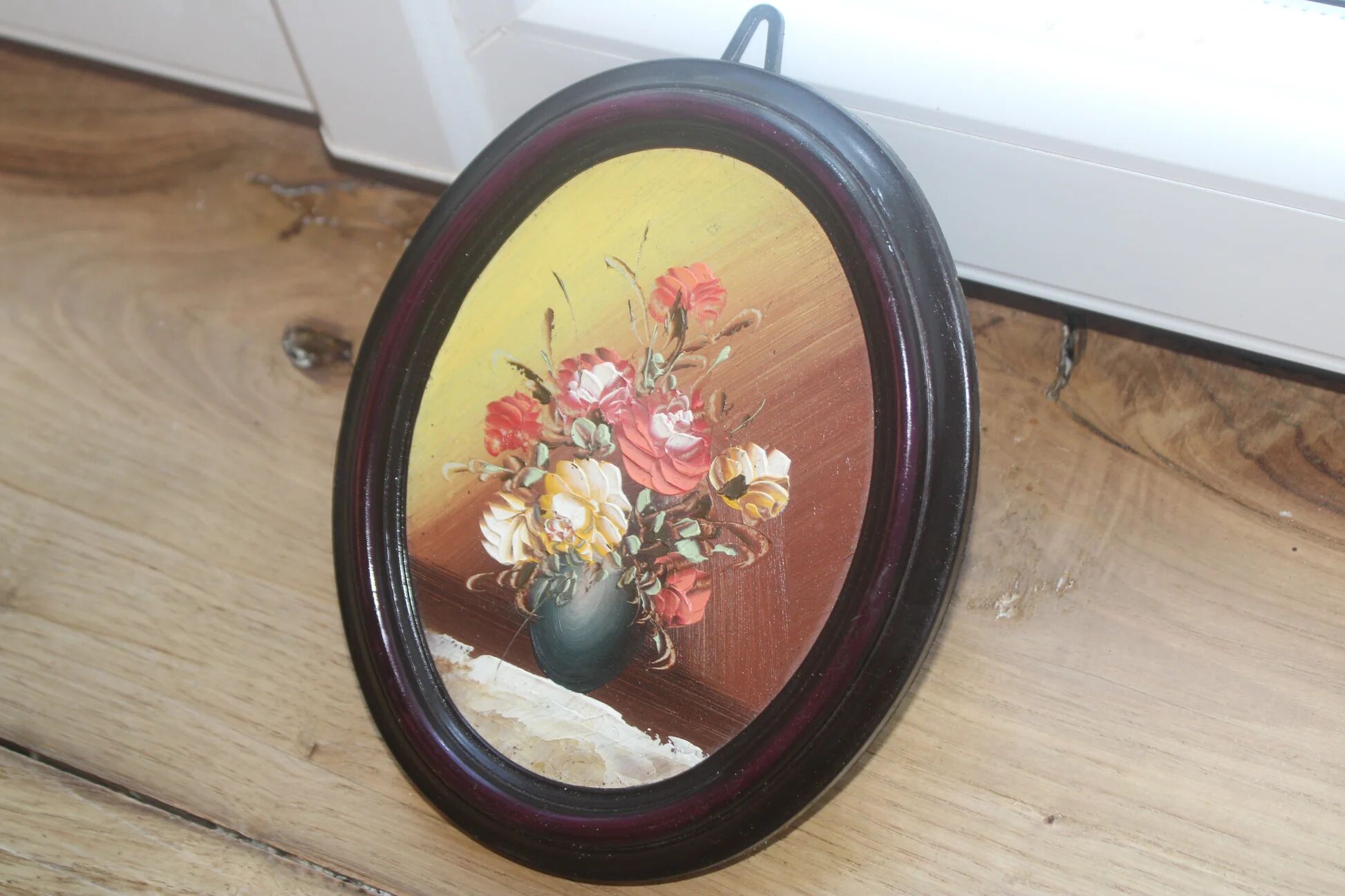 Small vintage oval painting – Raised bouquet of flowers – Retro burgundy frame