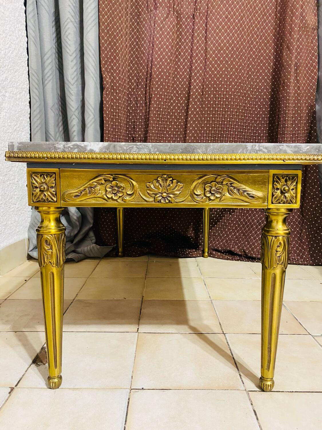 Louis XVI style coffee table – Marble and gilded bronze structure
