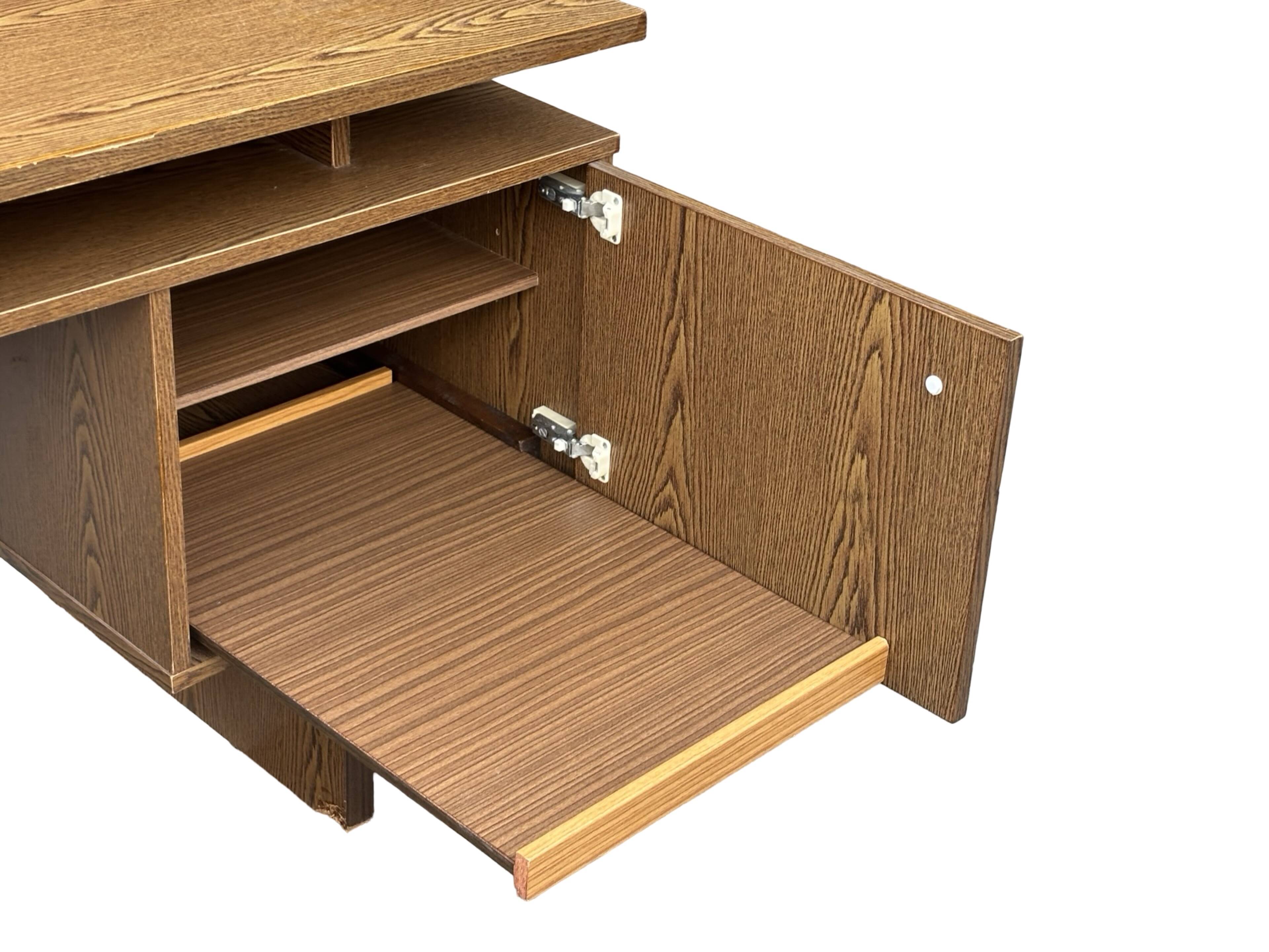 Vintage Desk Workplace Design 70s Retro