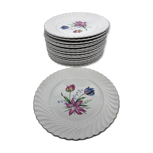 lot de 17 assiettes KG