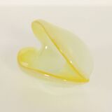 Bowl in the shape of a shell made of pulegoso Murano glass, Italy, 1960s.