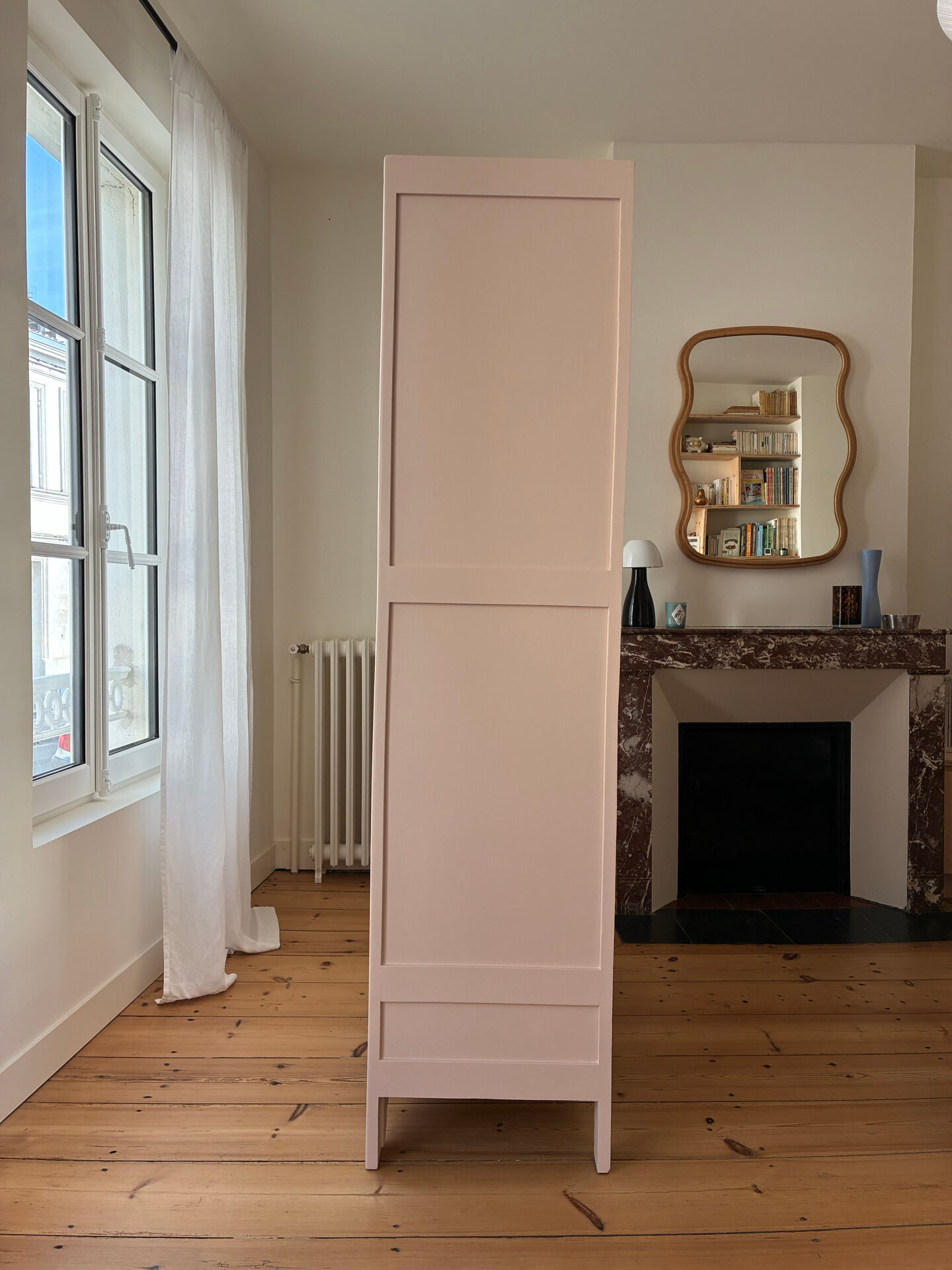 Armoire de style Art Déco colorée