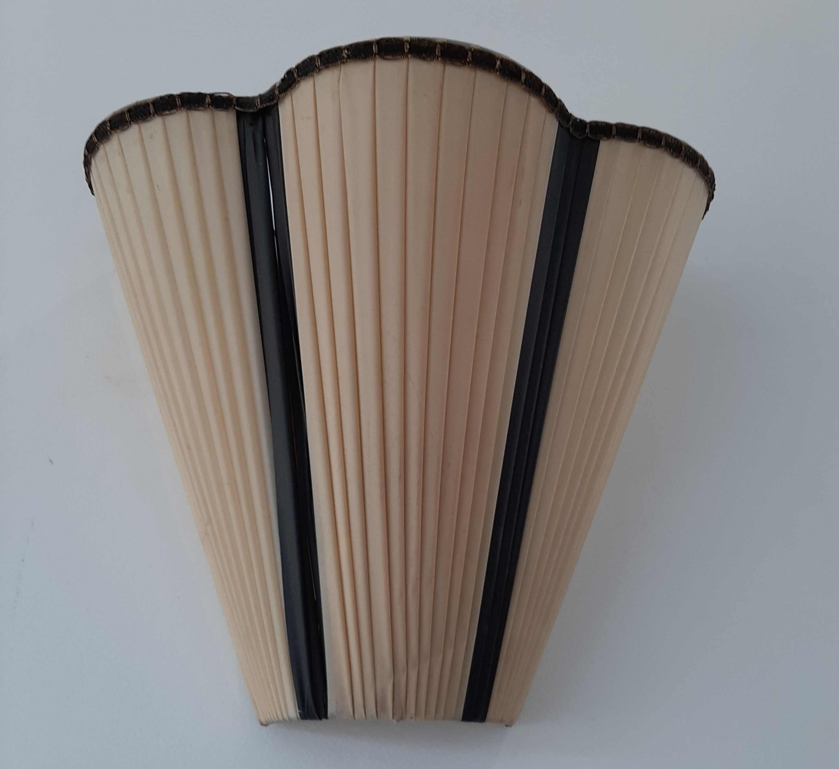 Vintage ribbons sconce