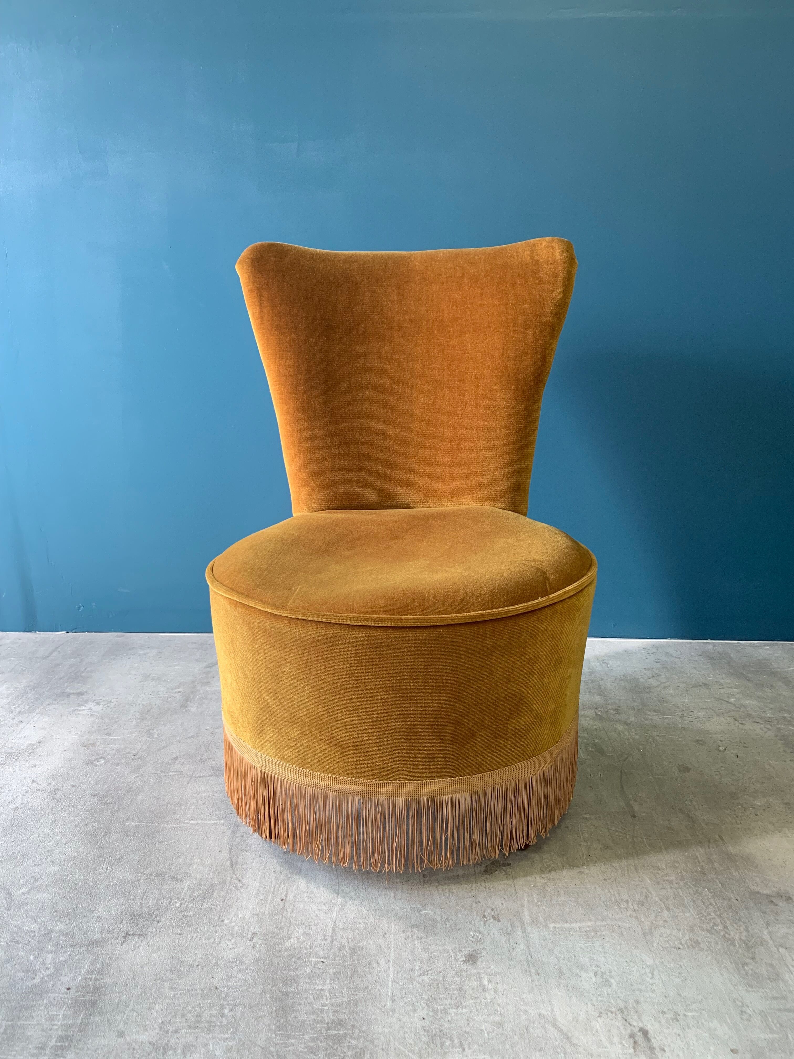 Vintage toad armchair