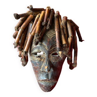 Ancien masque de cérémonie du Congo